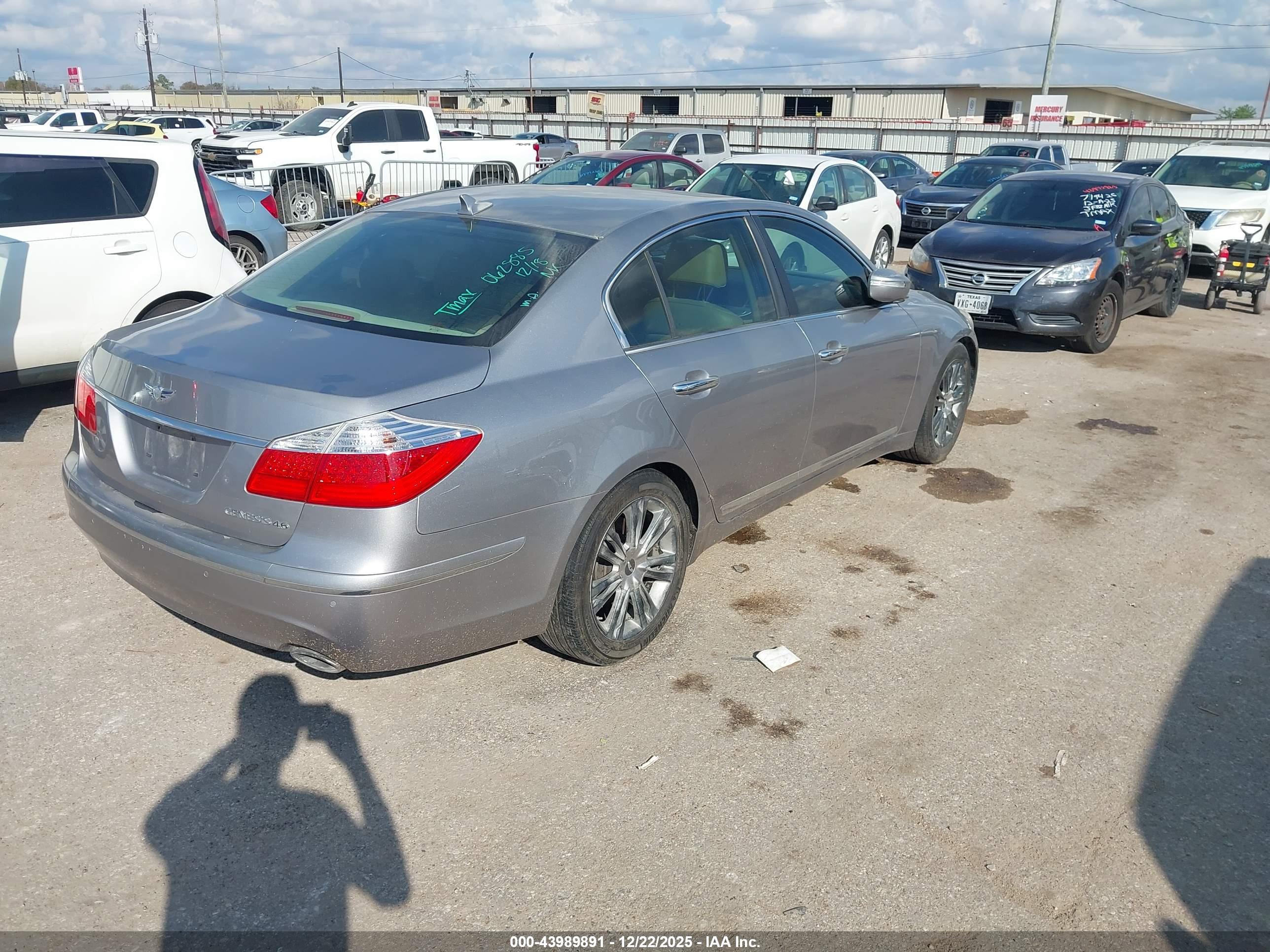 HYUNDAI GENESIS image 4