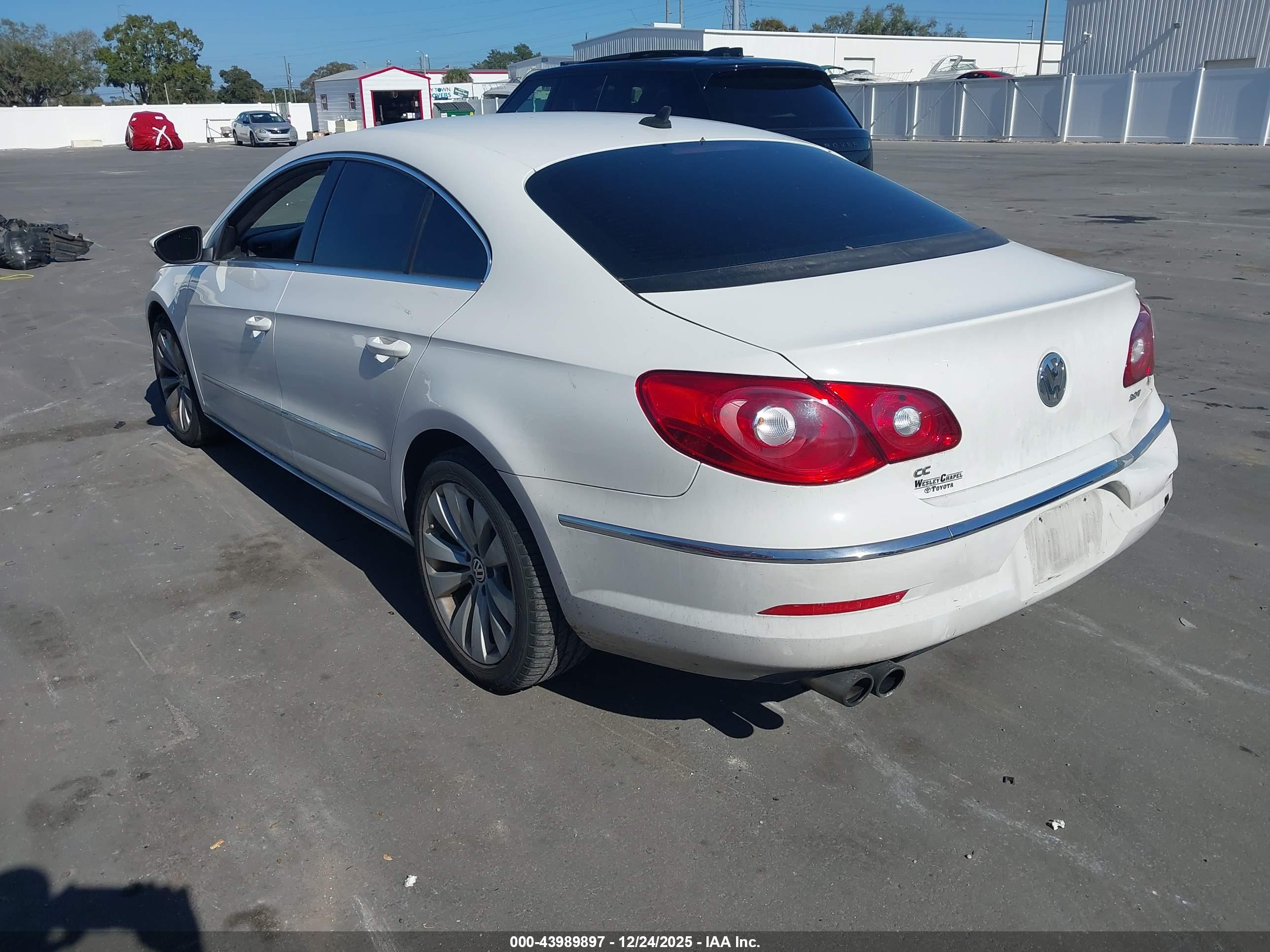 VOLKSWAGEN CC image 3