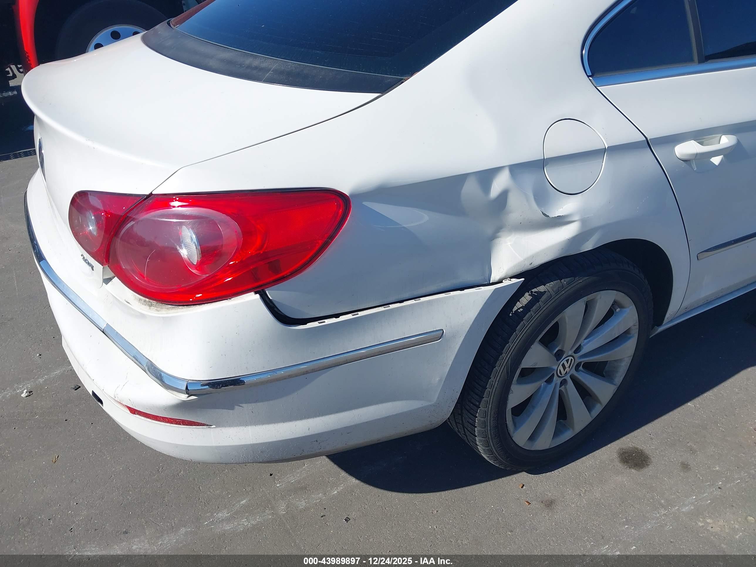 VOLKSWAGEN CC image 6
