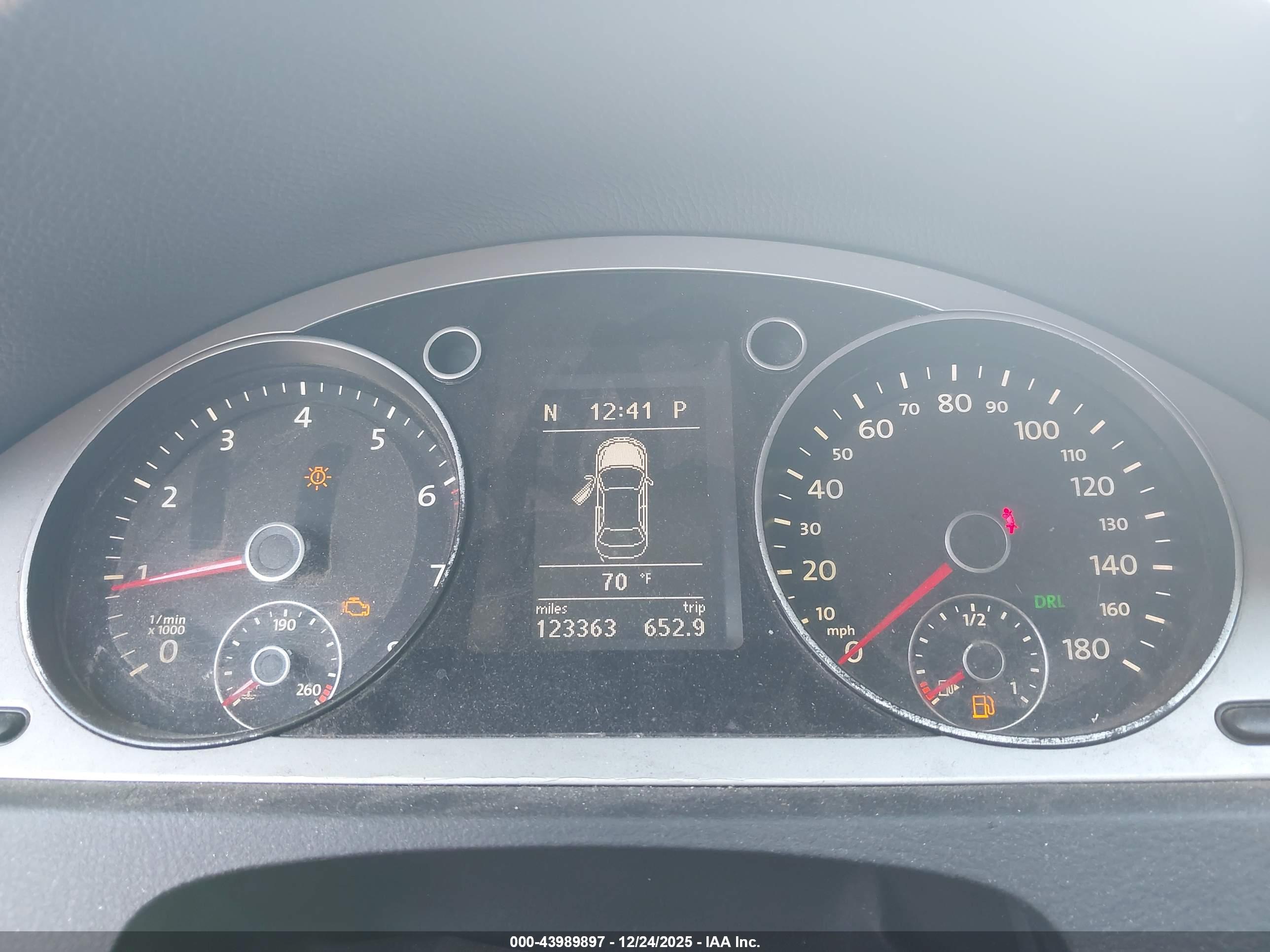 VOLKSWAGEN CC image 7