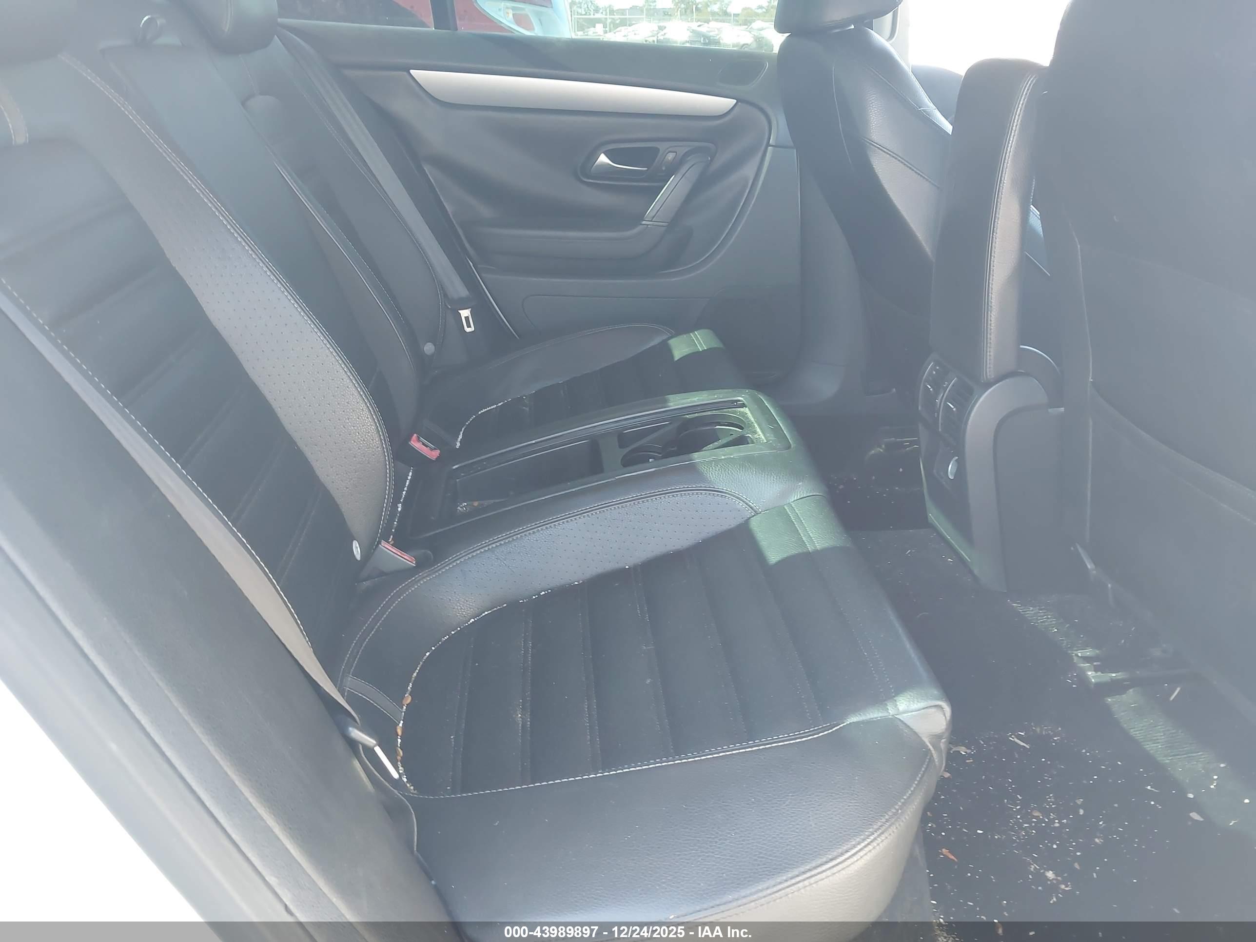 VOLKSWAGEN CC image 8