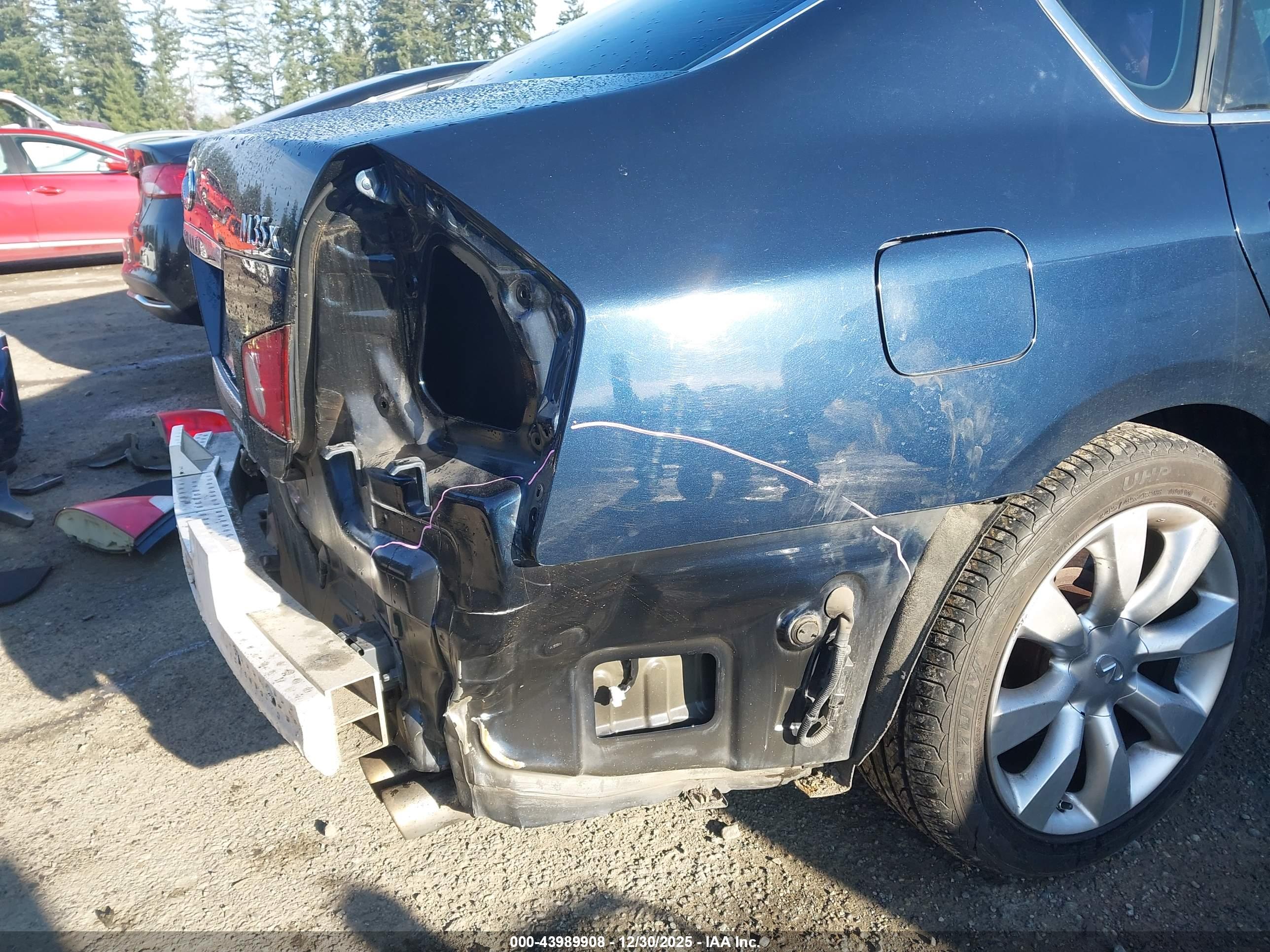 INFINITI M35X image 6