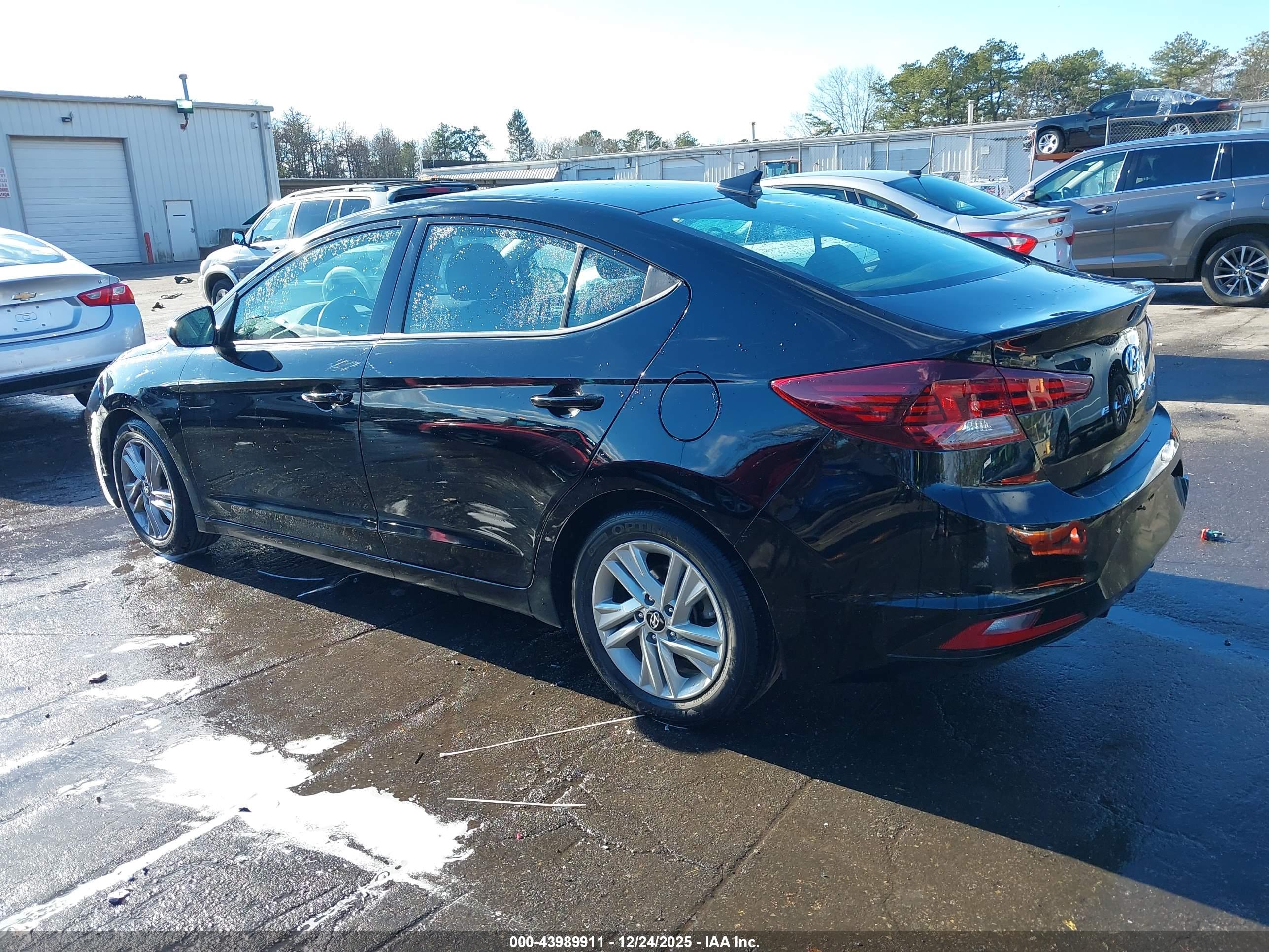 HYUNDAI ELANTRA image 3