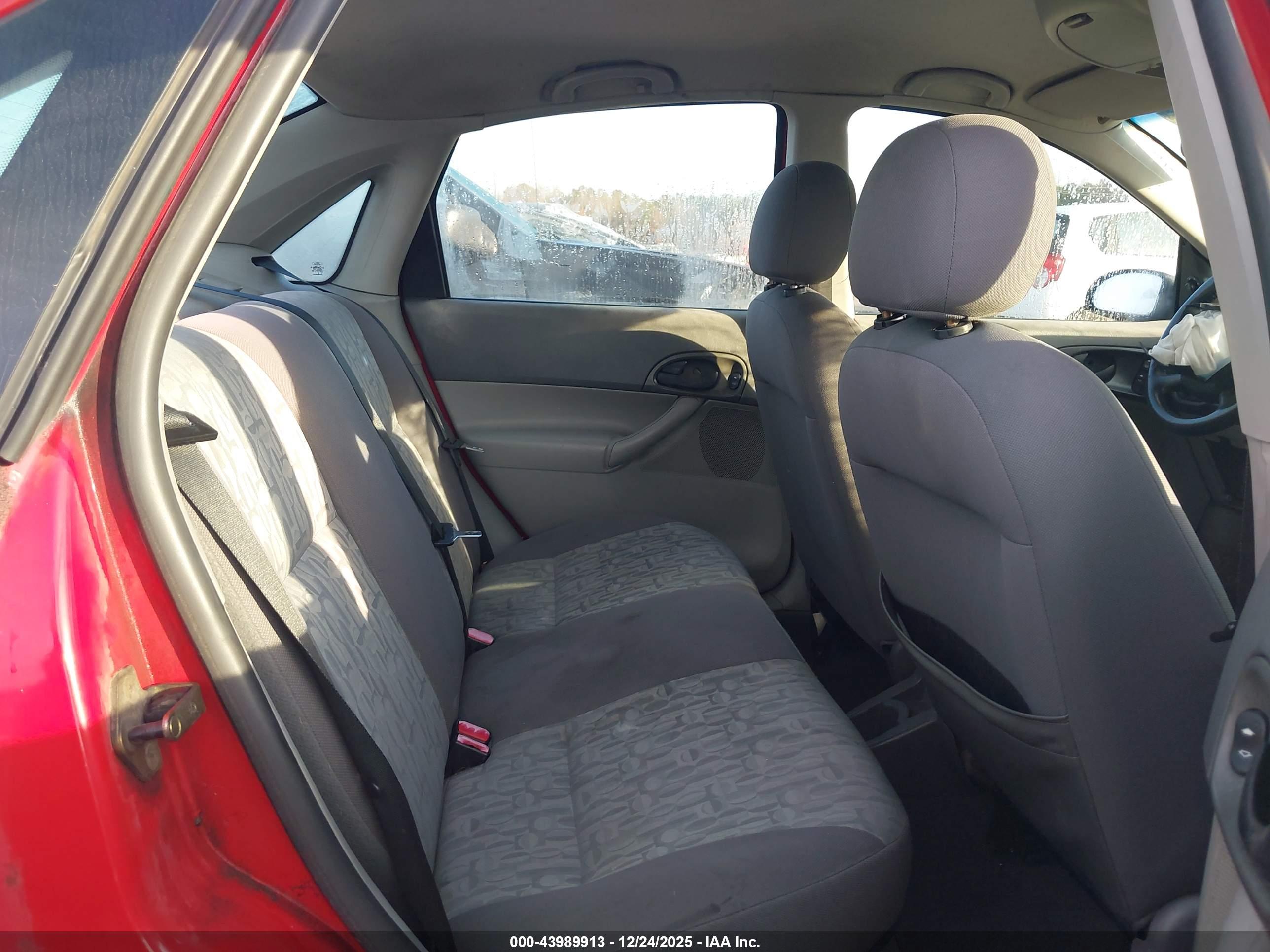 FORD FOCUS image 8