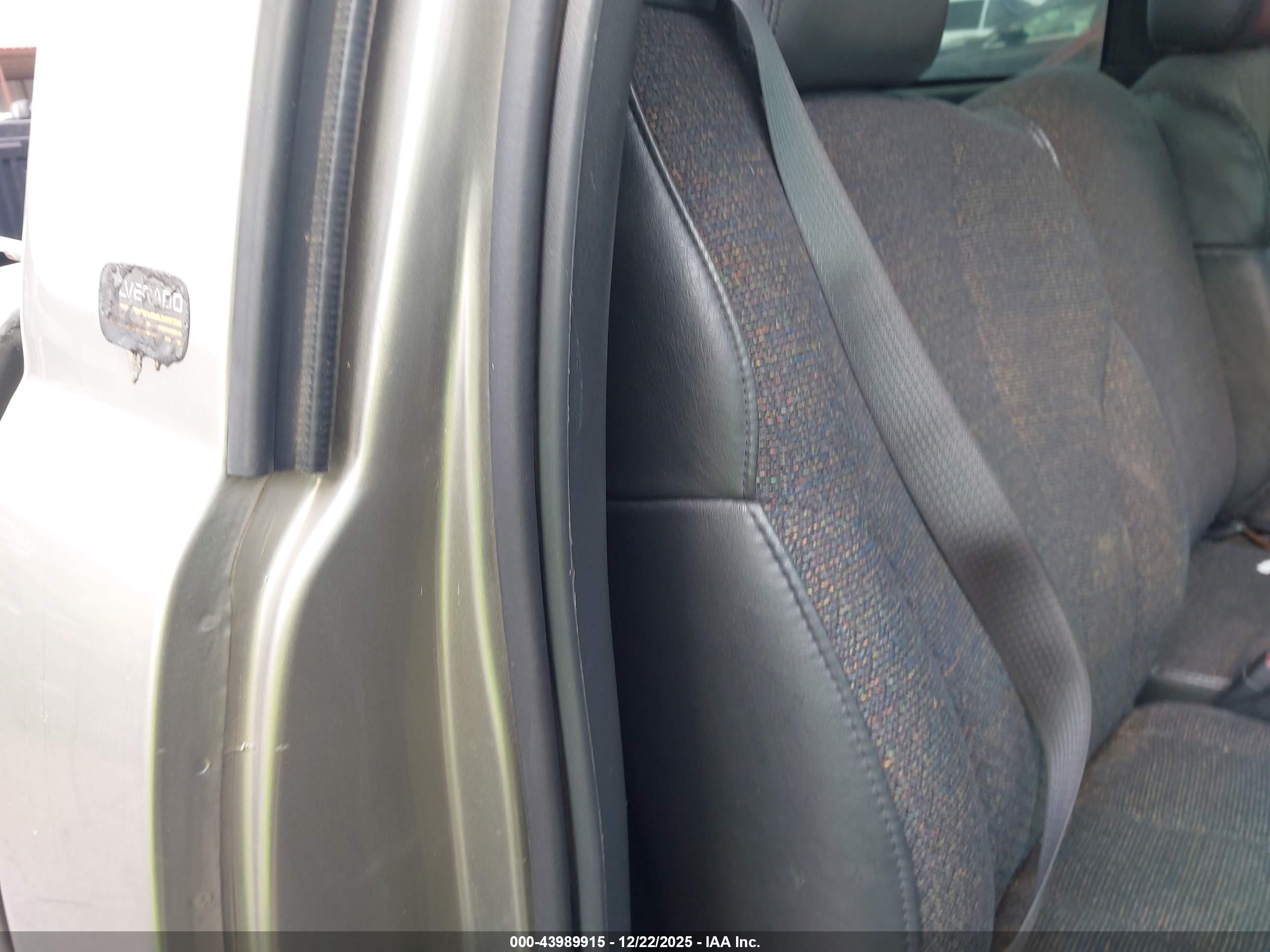 CHEVROLET SILVERADO image 8