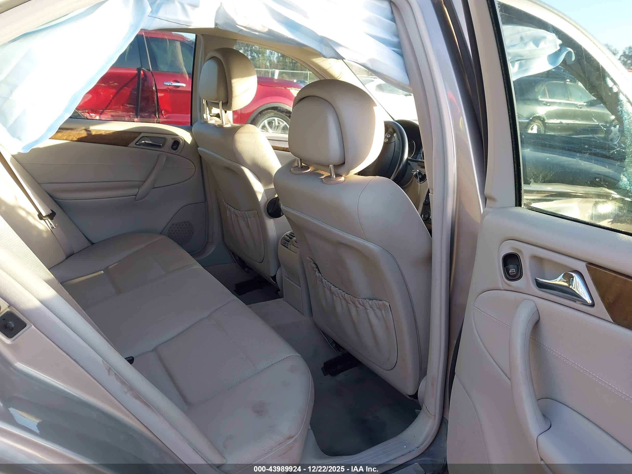 MERCEDES-BENZ C image 8