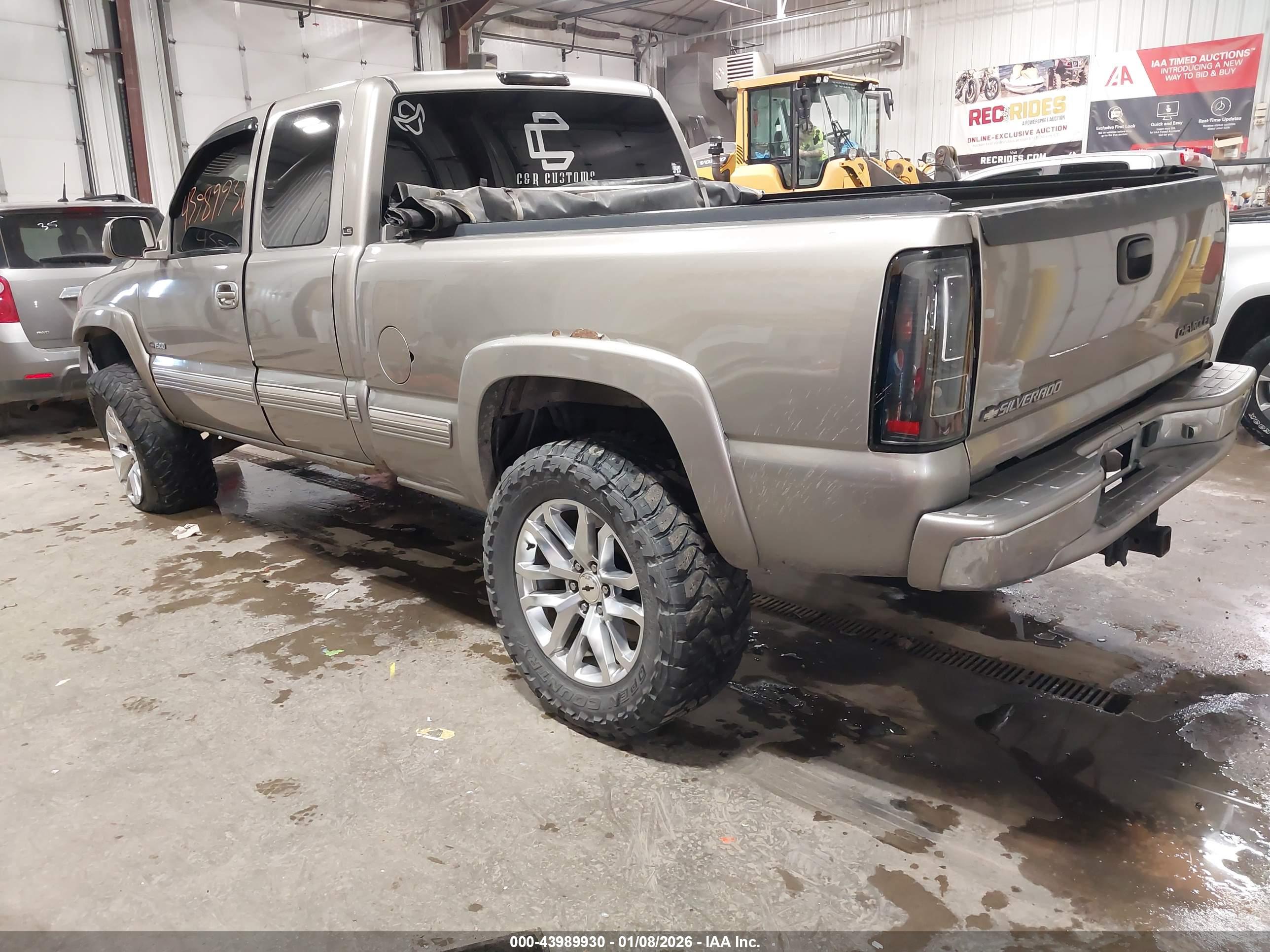 CHEVROLET SILVERADO image 3