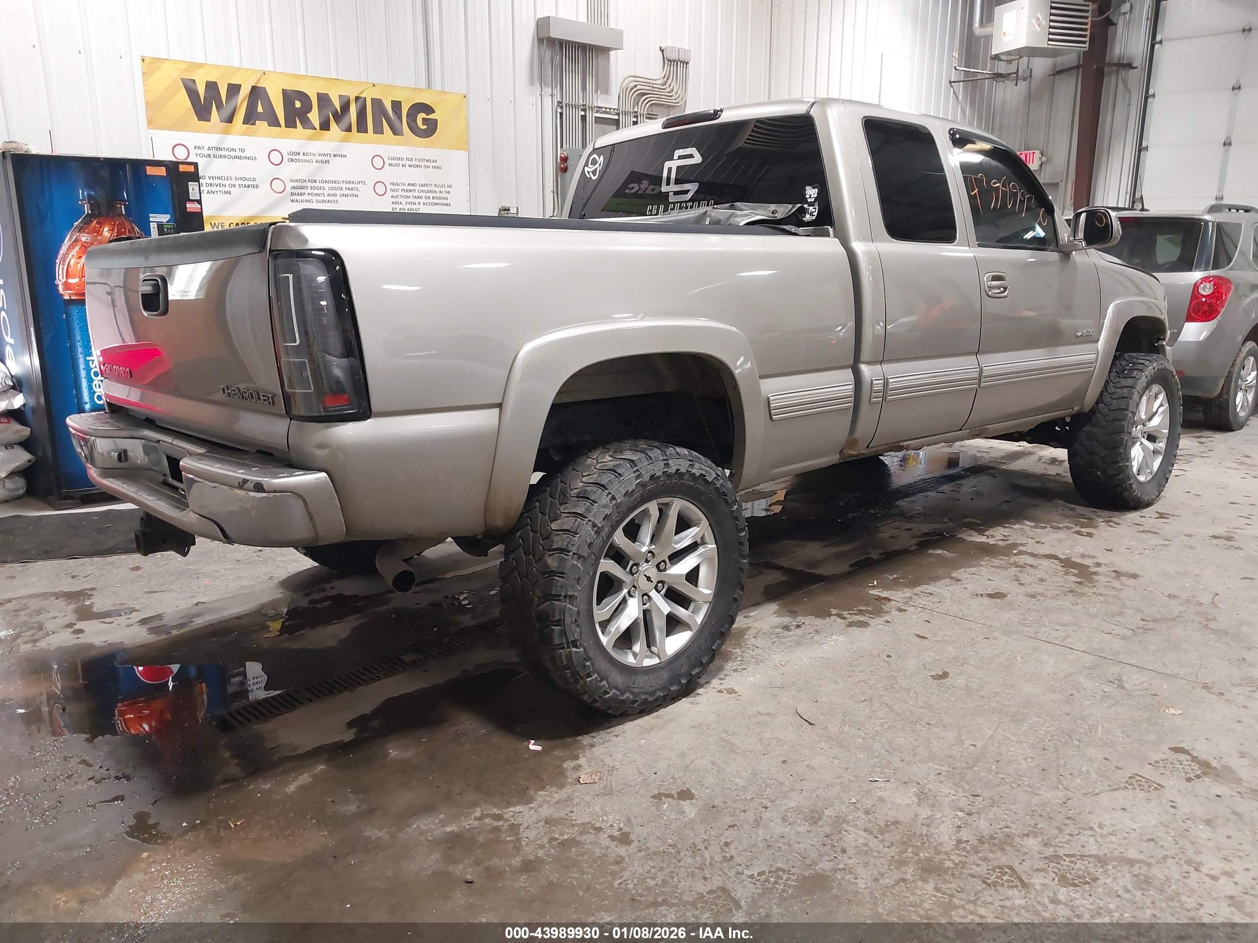 CHEVROLET SILVERADO image 4