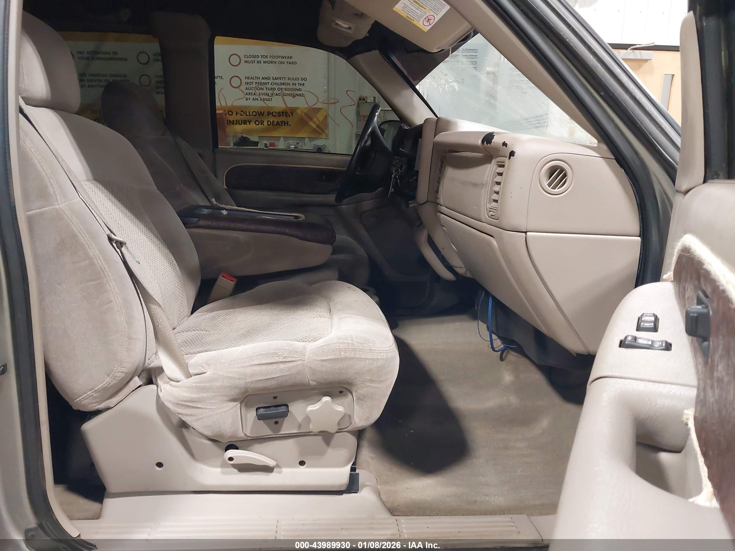 CHEVROLET SILVERADO image 5