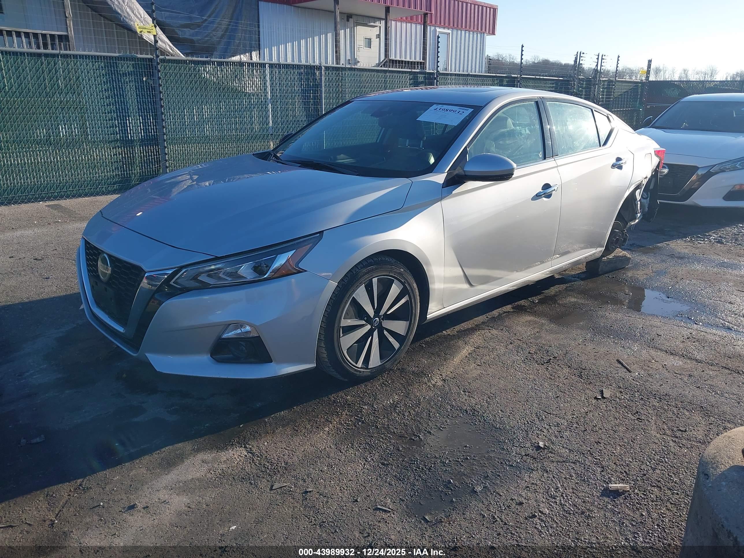 NISSAN ALTIMA image 2