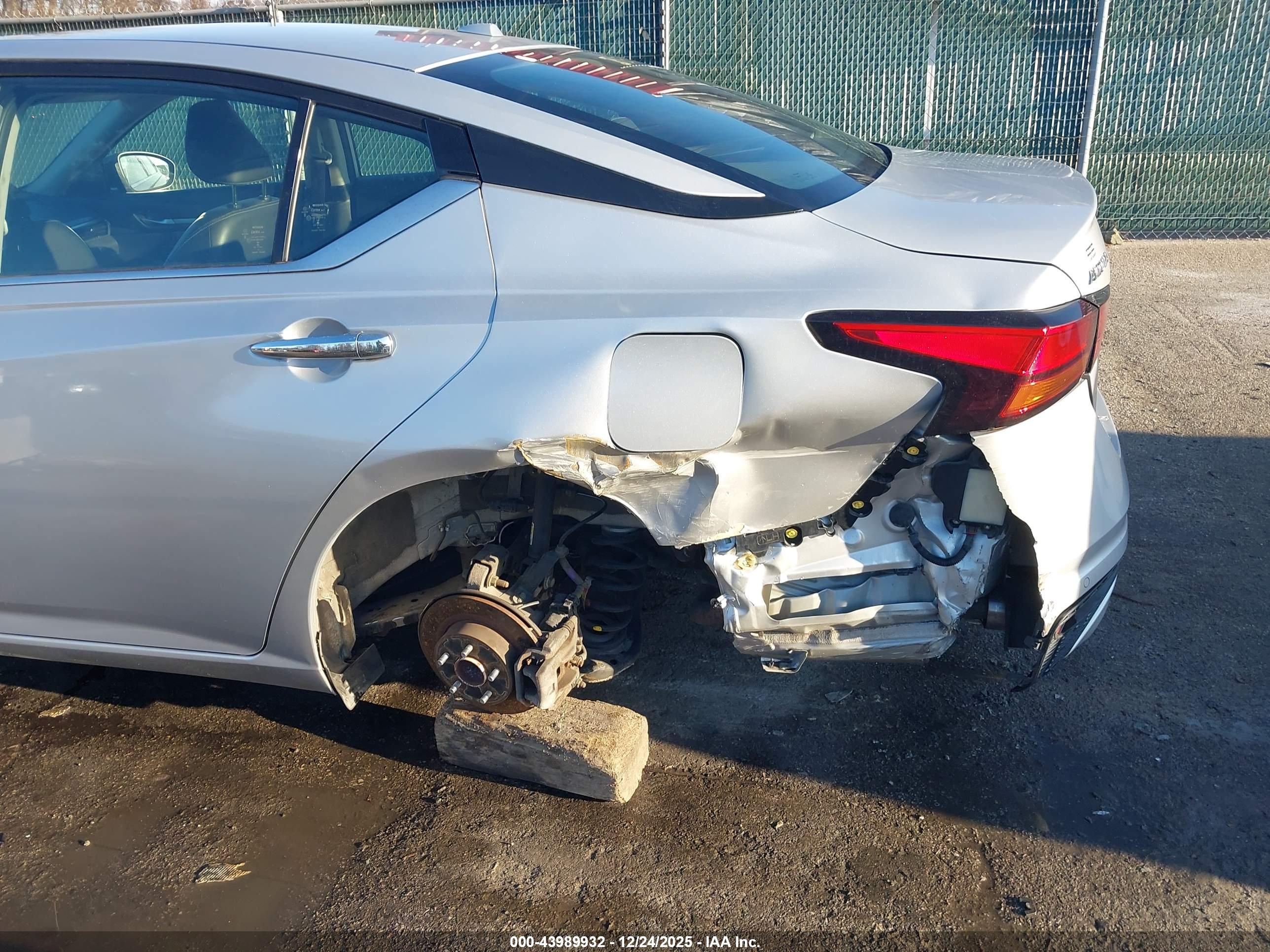 NISSAN ALTIMA image 6