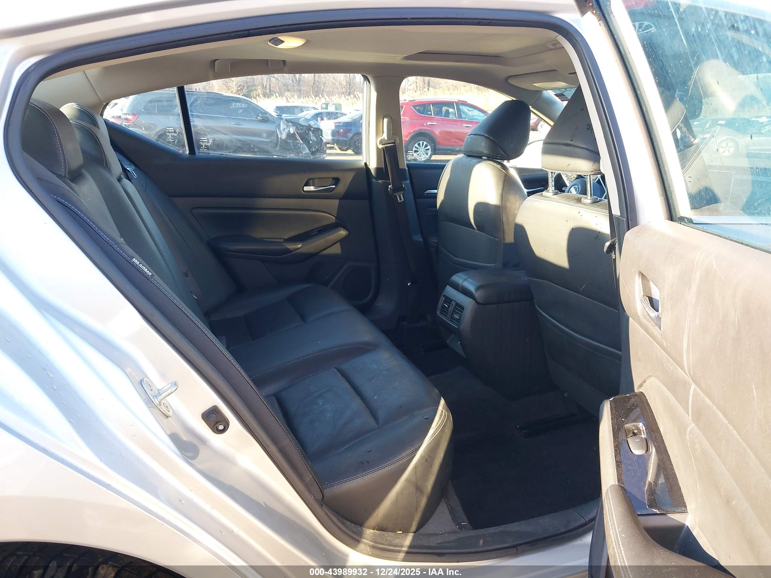NISSAN ALTIMA image 8
