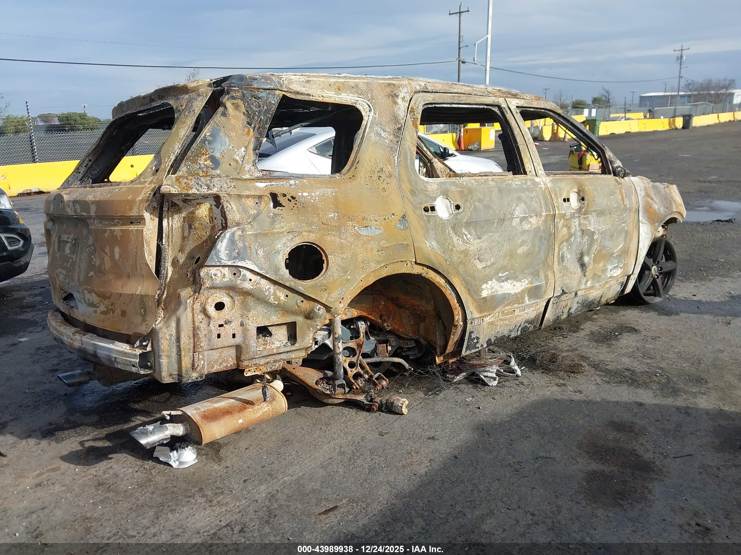 FORD EXPLORER image 4