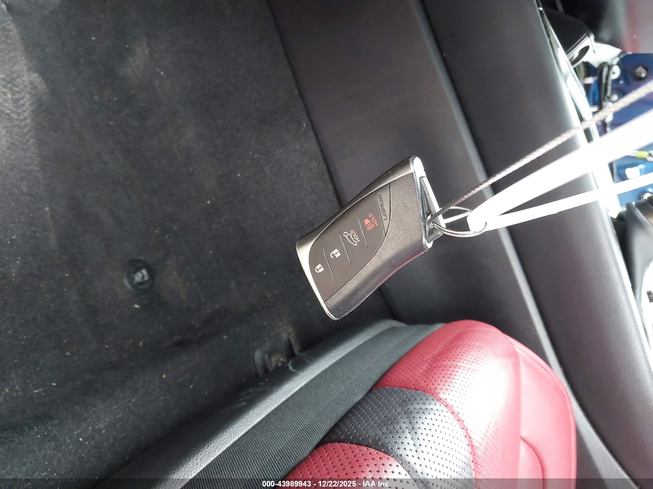 LEXUS UX image 11