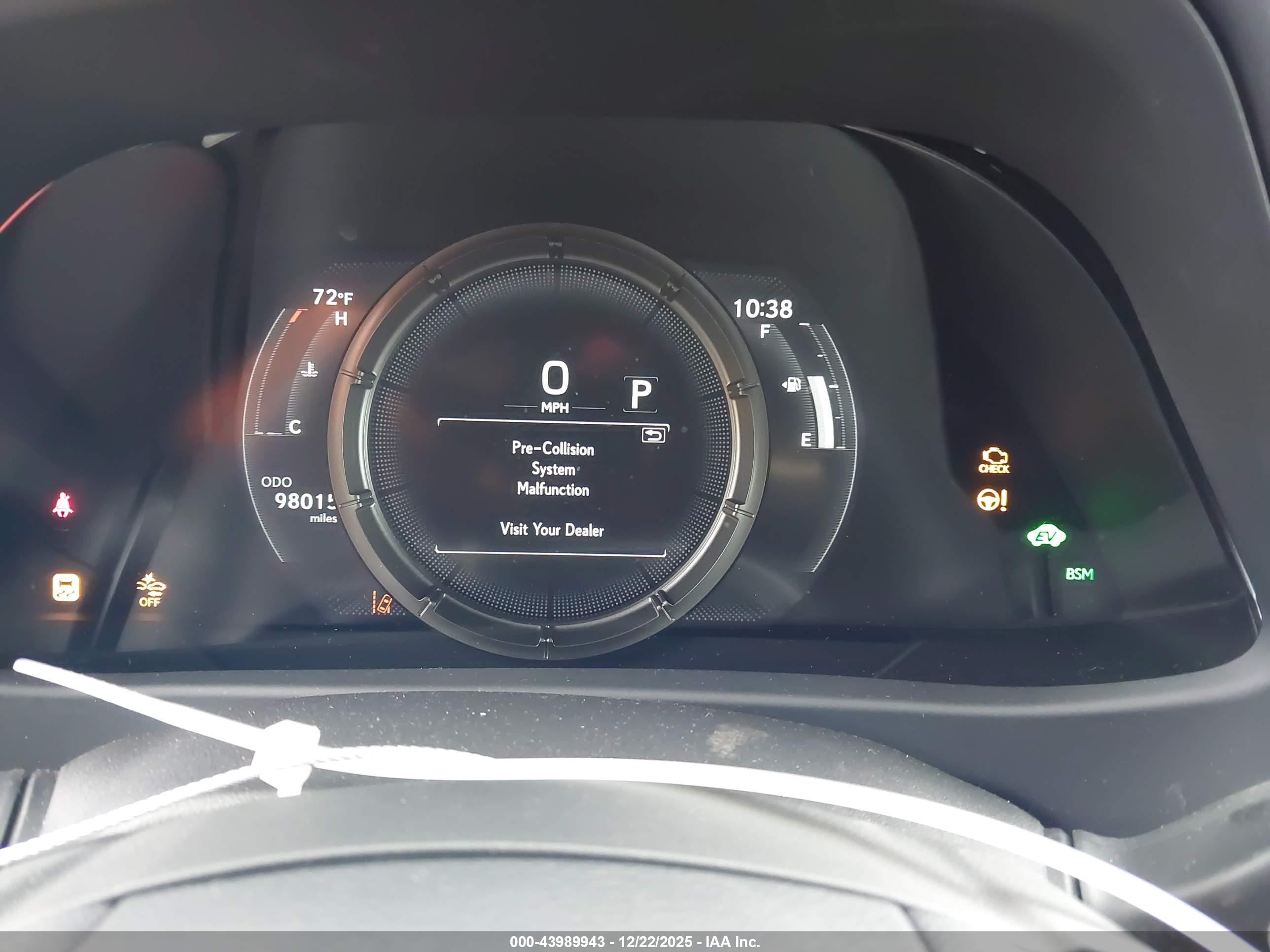 LEXUS UX image 7