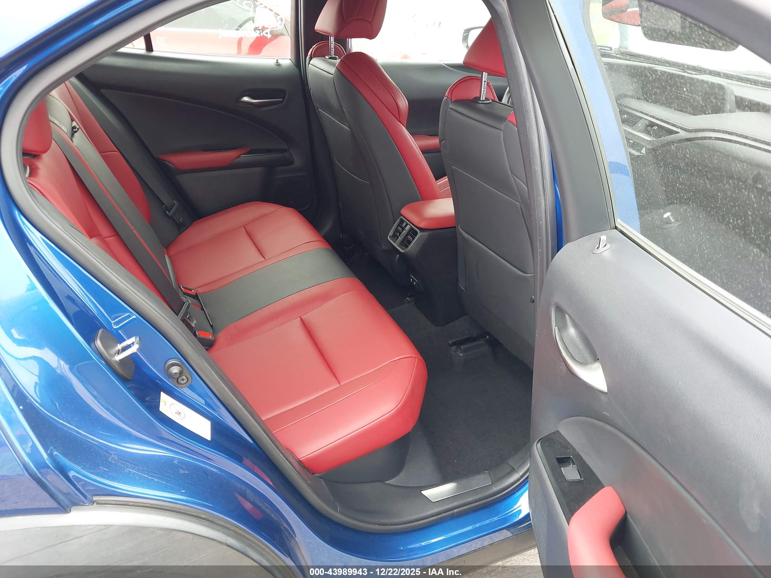 LEXUS UX image 8