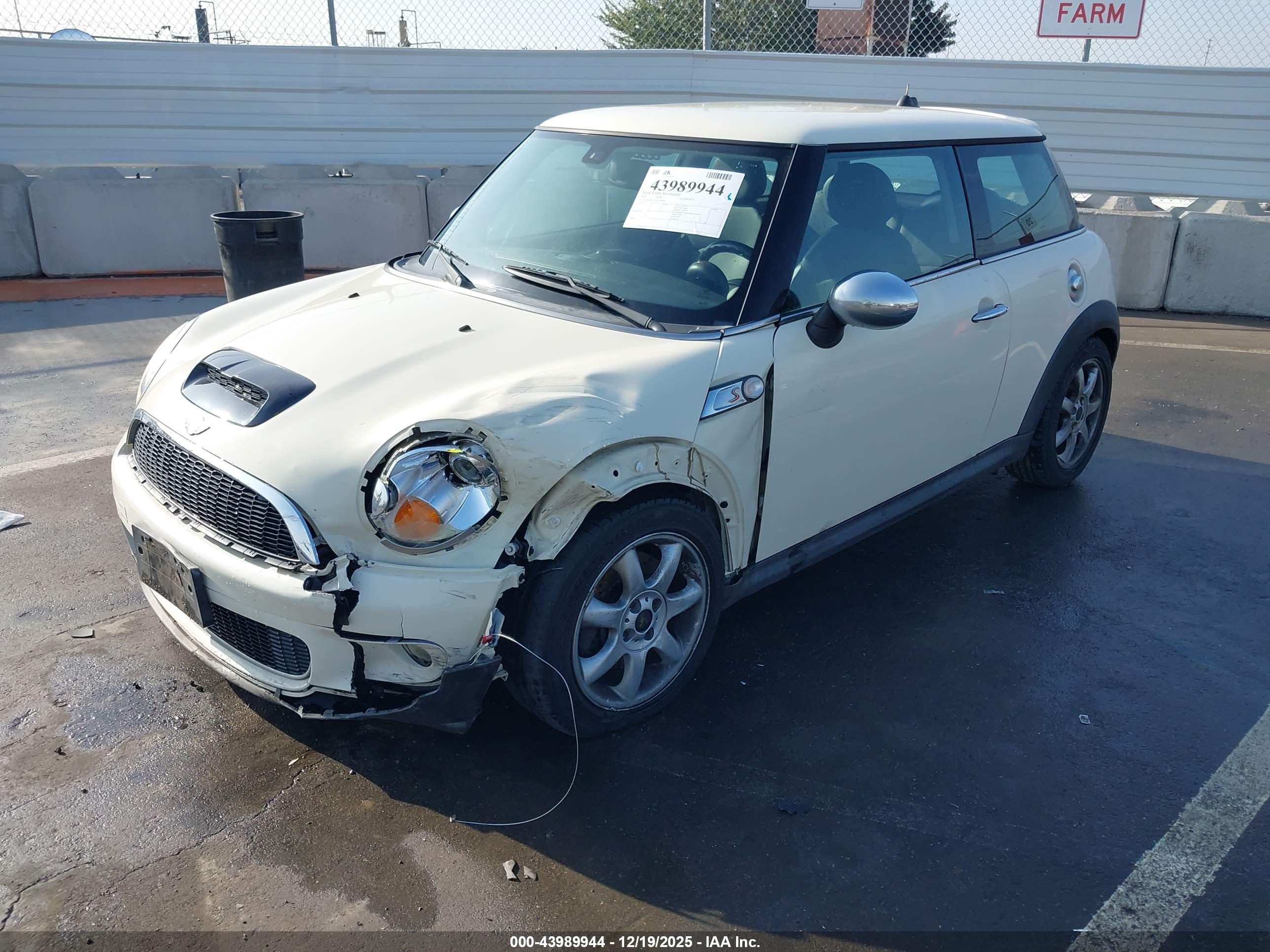 MINI COOPER image 2