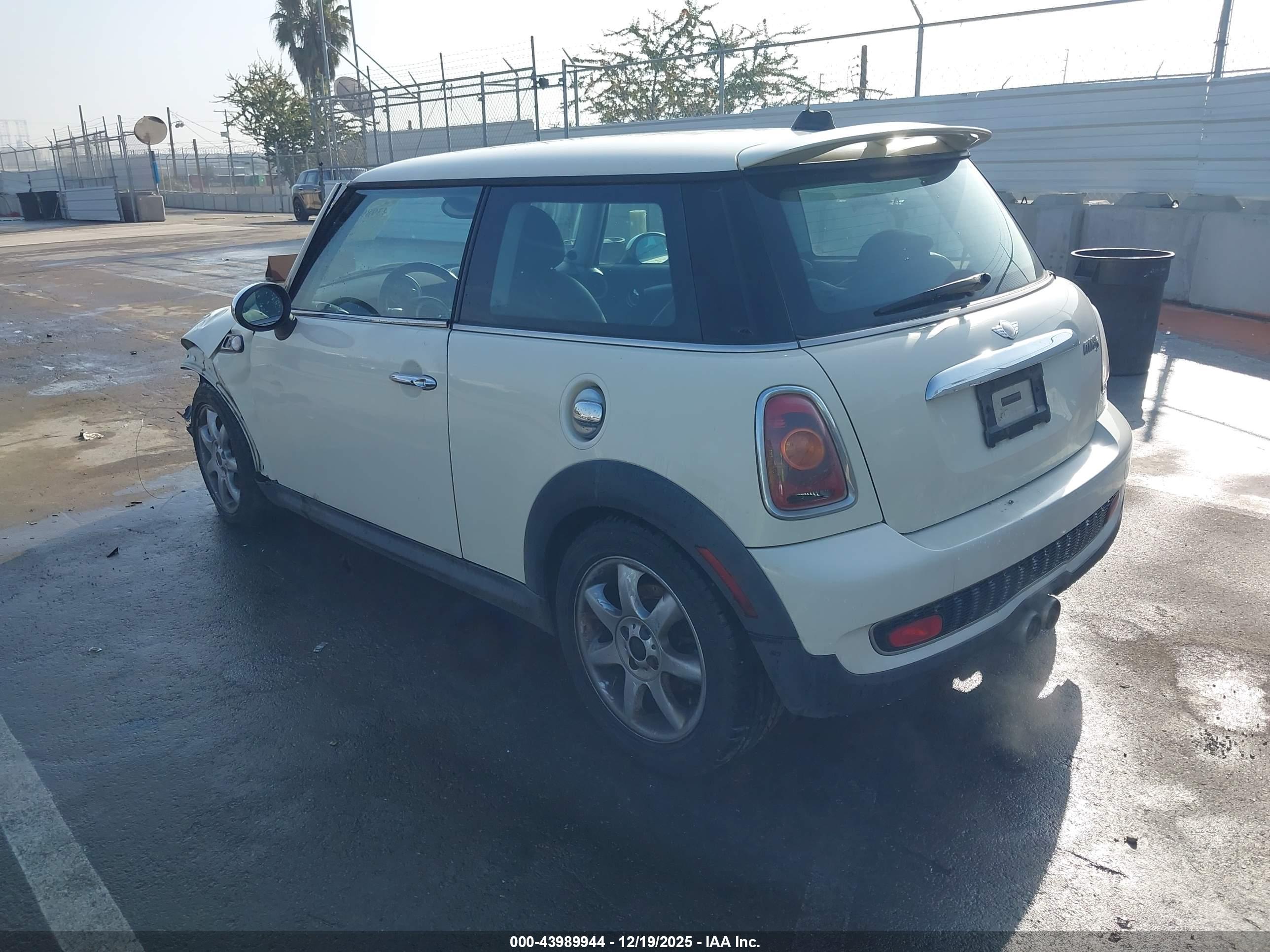 MINI COOPER image 3