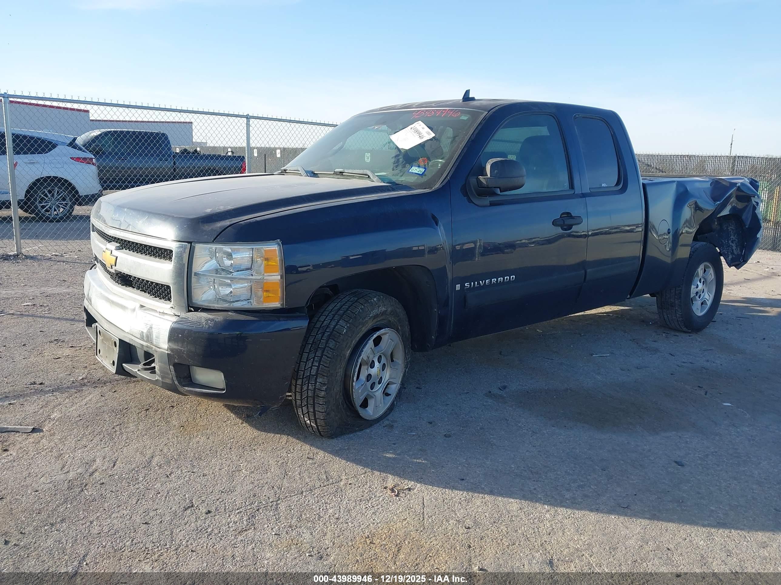 CHEVROLET SILVERADO image 2