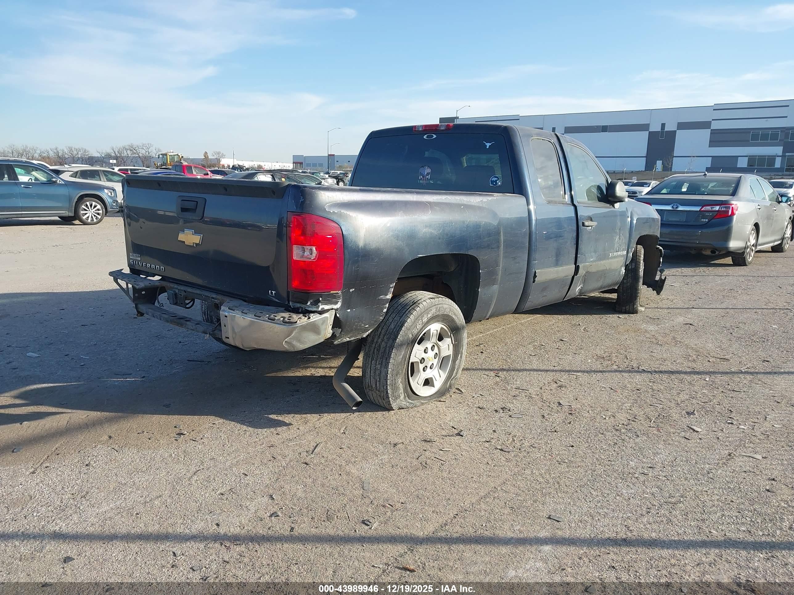 CHEVROLET SILVERADO image 4