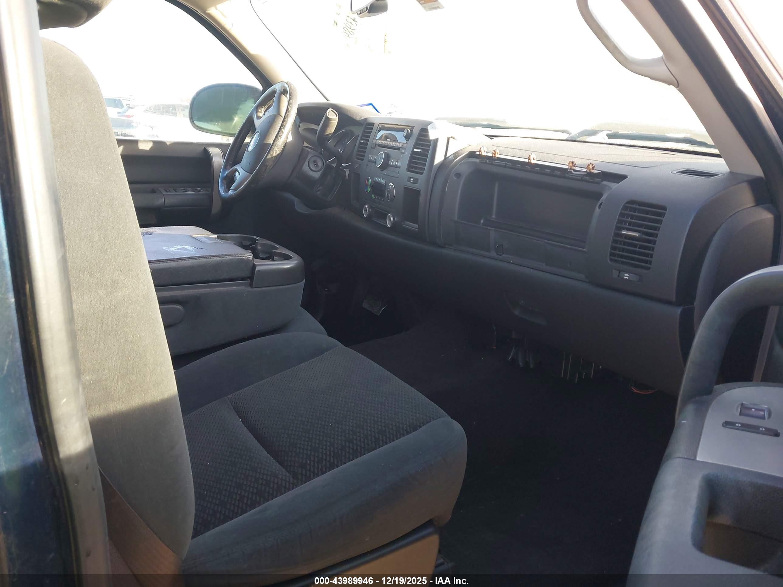 CHEVROLET SILVERADO image 5