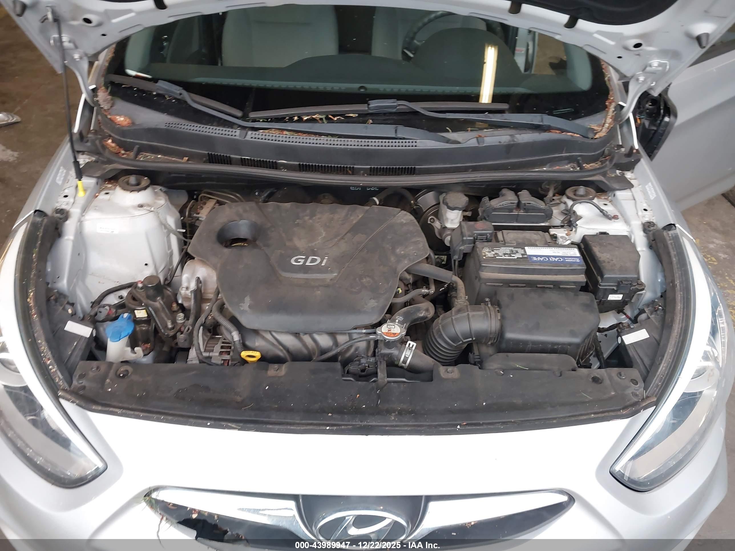 HYUNDAI ACCENT image 10