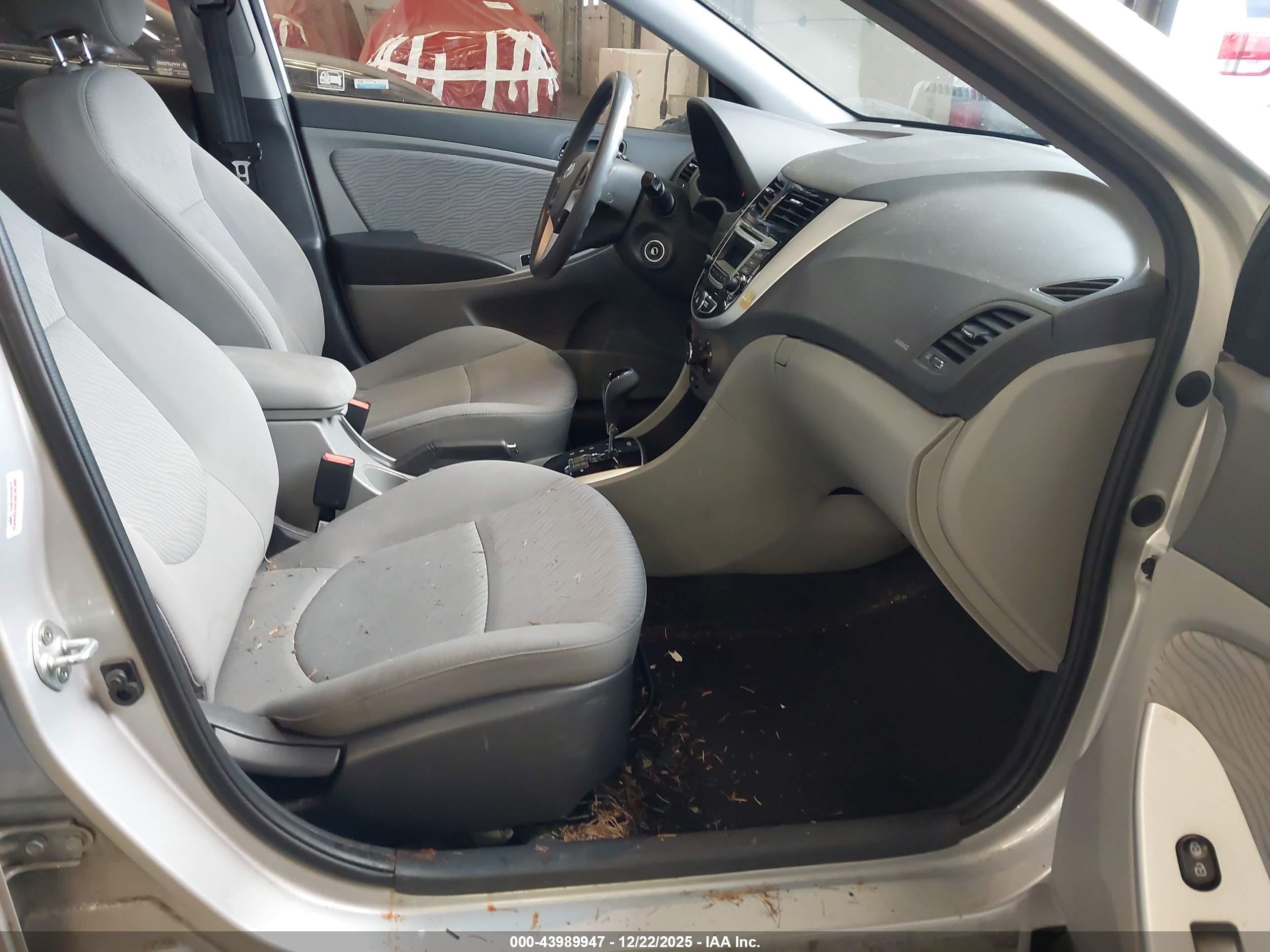 HYUNDAI ACCENT image 5
