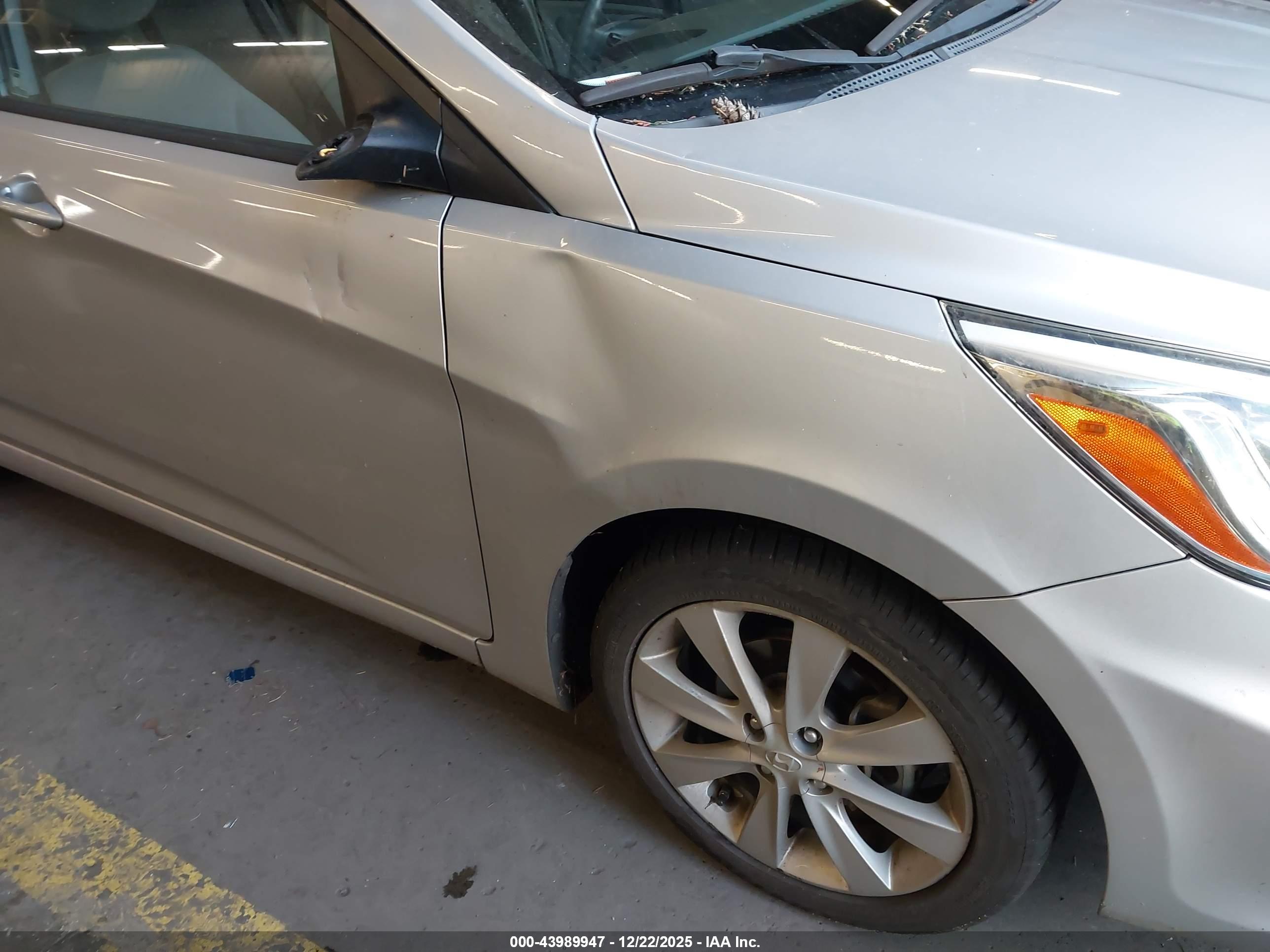 HYUNDAI ACCENT image 6