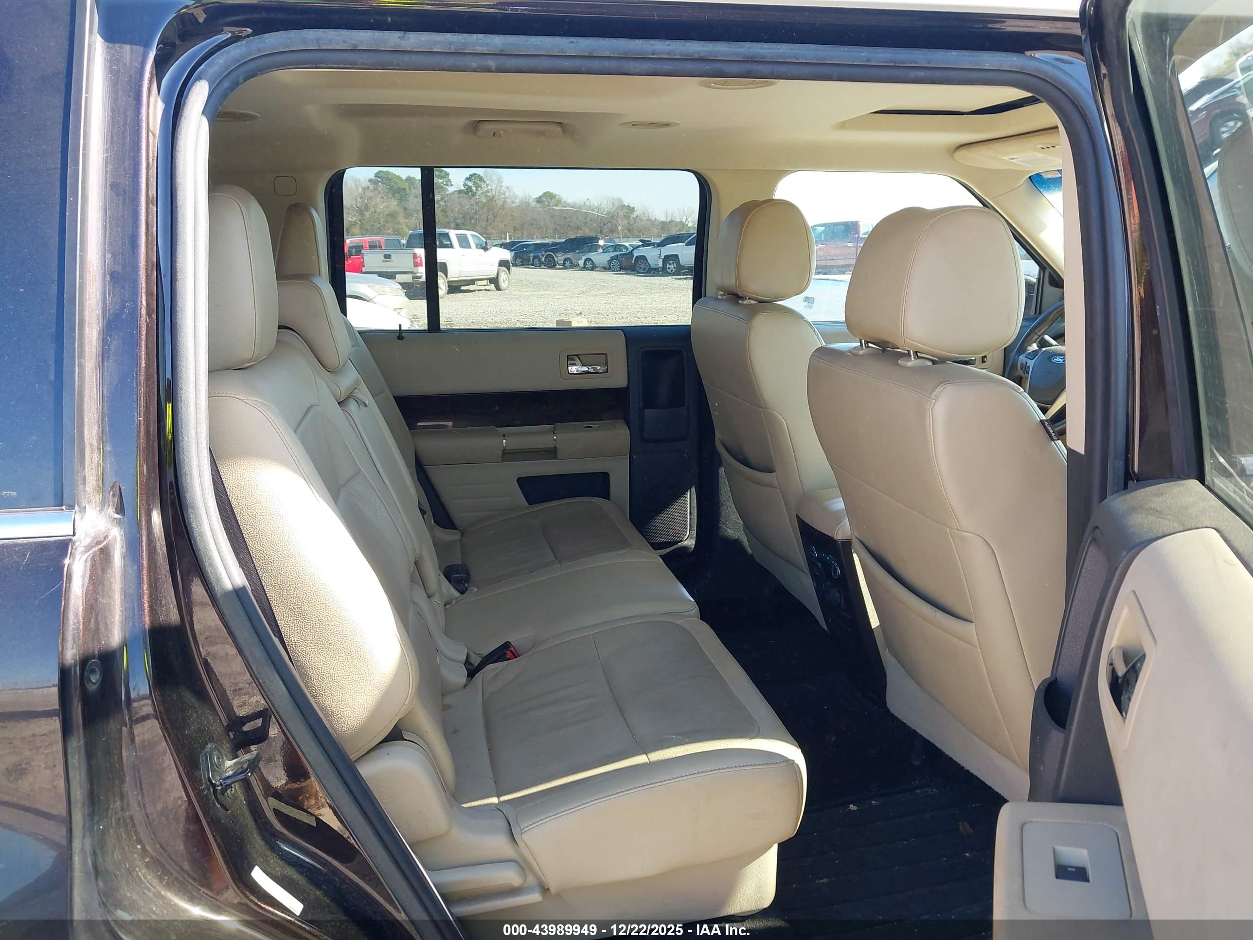 FORD FLEX image 8