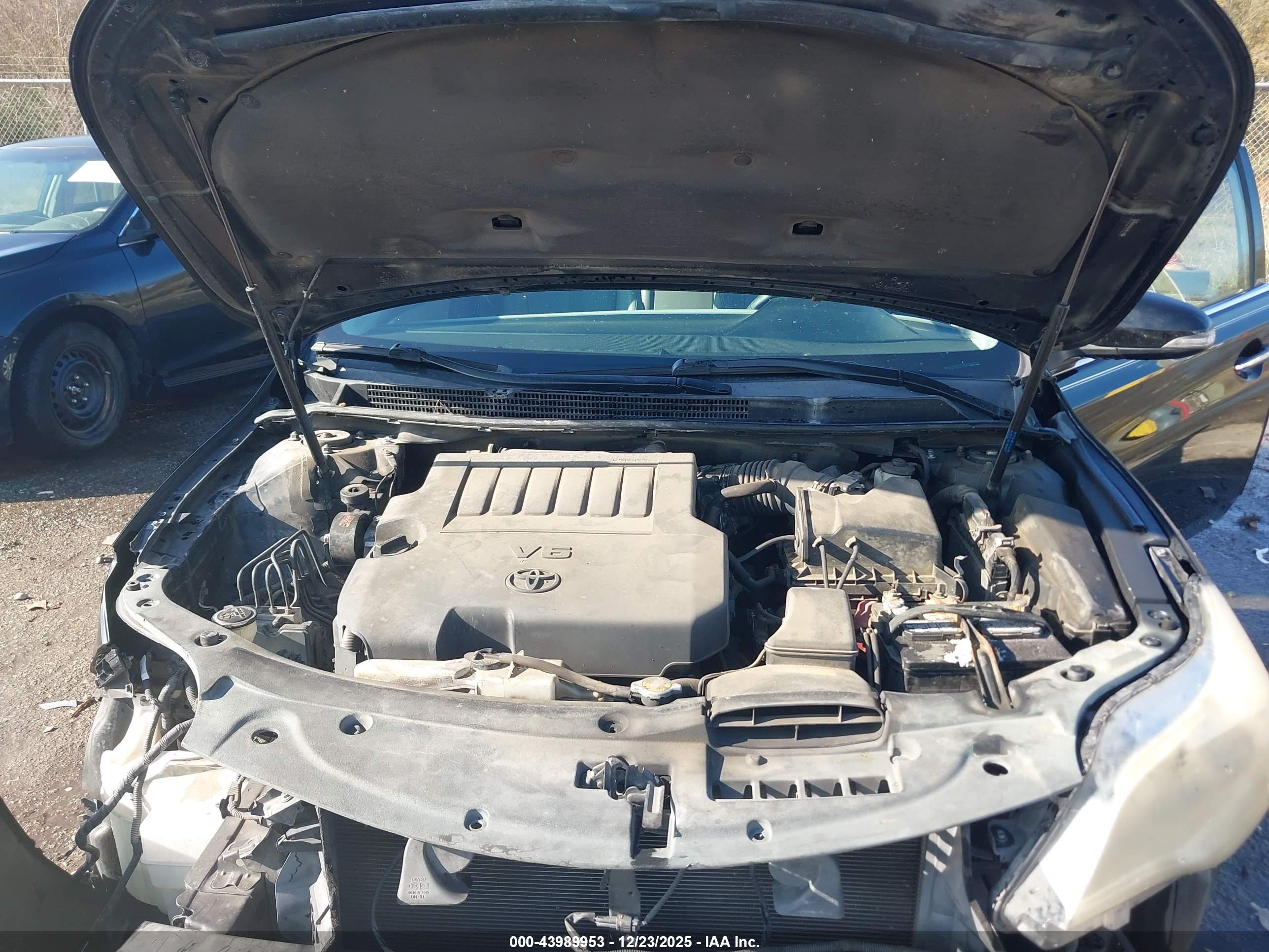 TOYOTA AVALON image 10