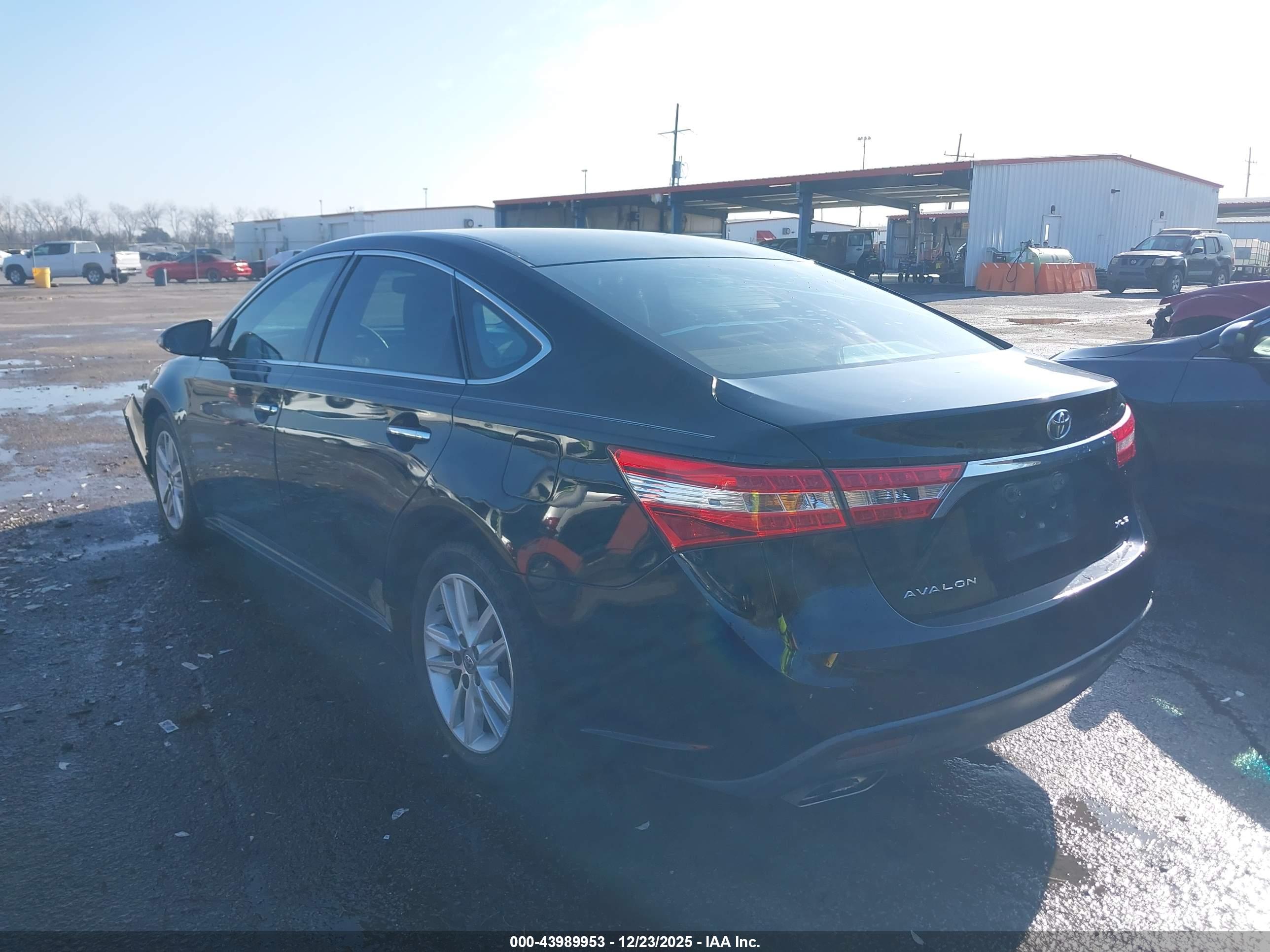 TOYOTA AVALON image 3