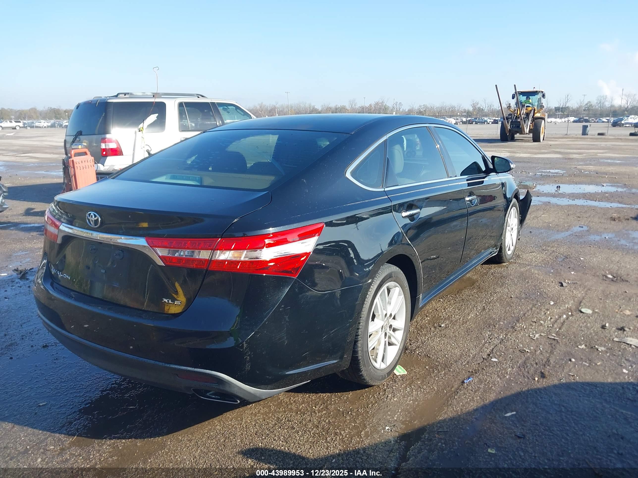 TOYOTA AVALON image 4
