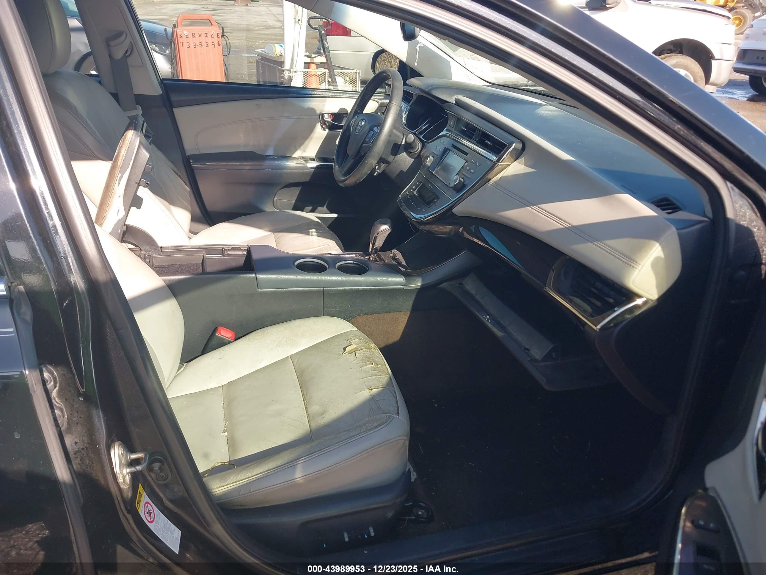 TOYOTA AVALON image 5