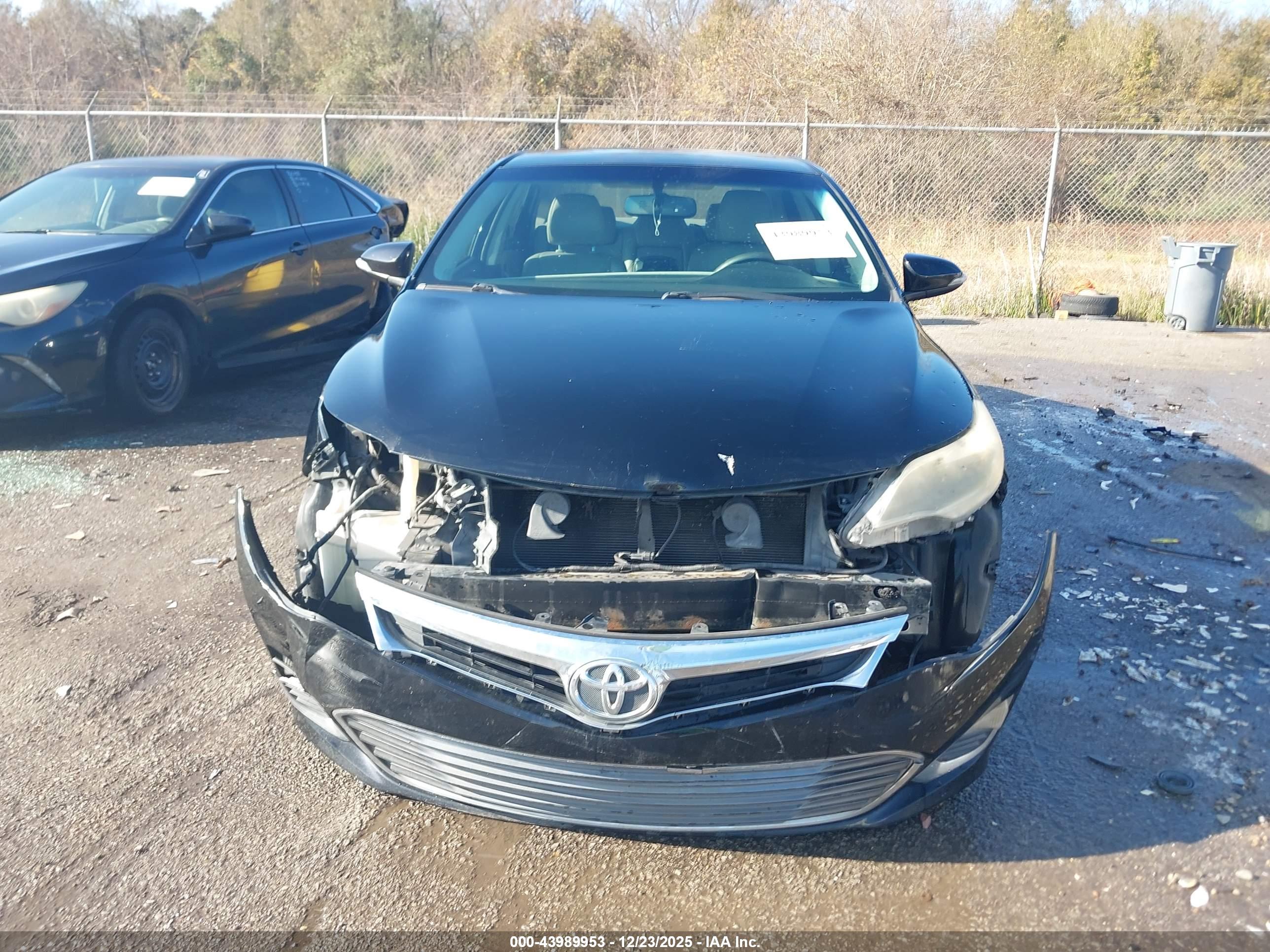 TOYOTA AVALON image 6