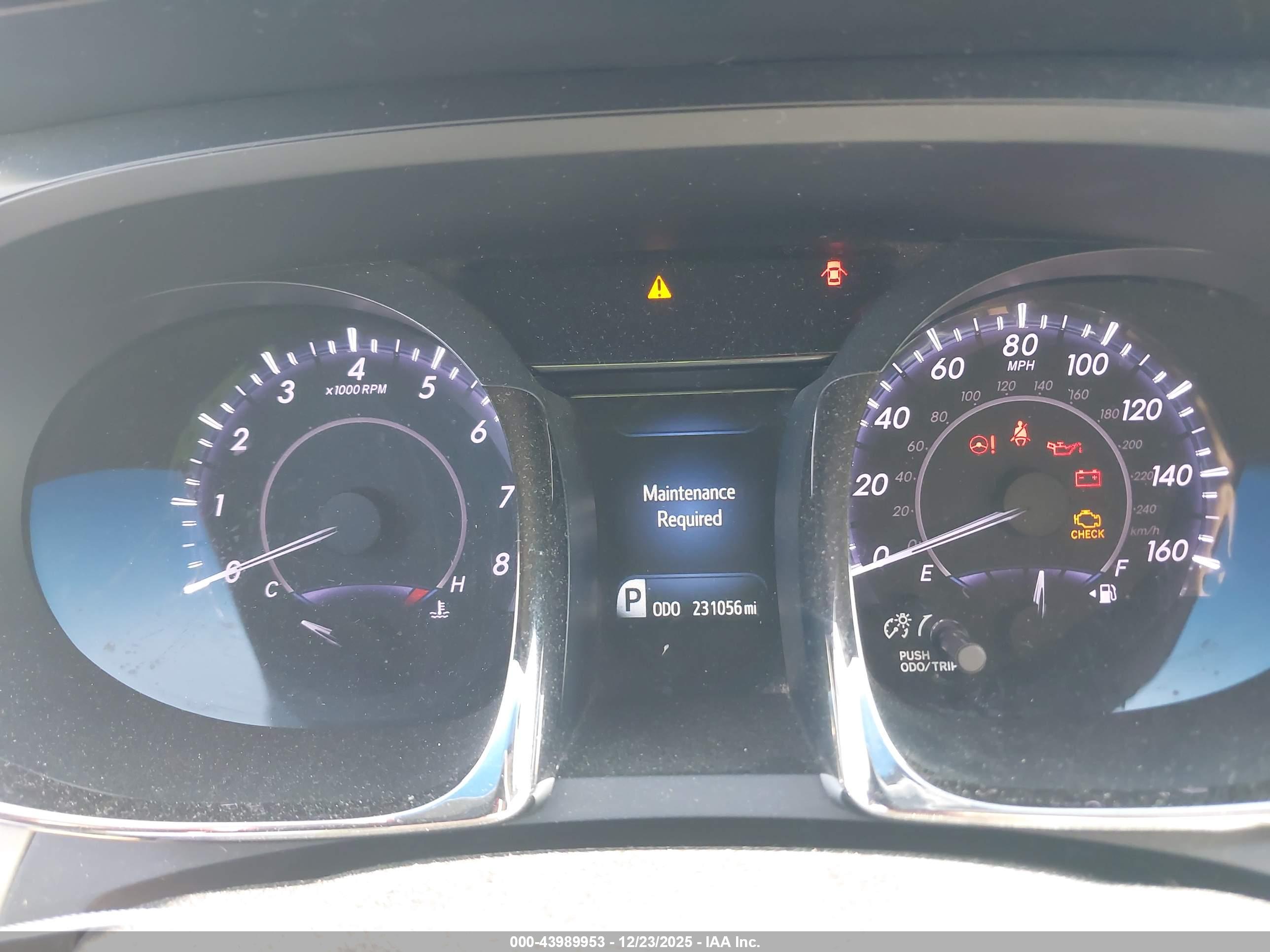 TOYOTA AVALON image 7