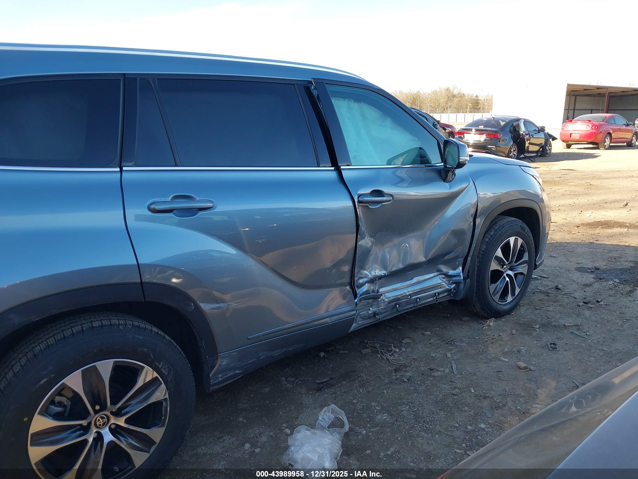 TOYOTA HIGHLANDER image 6