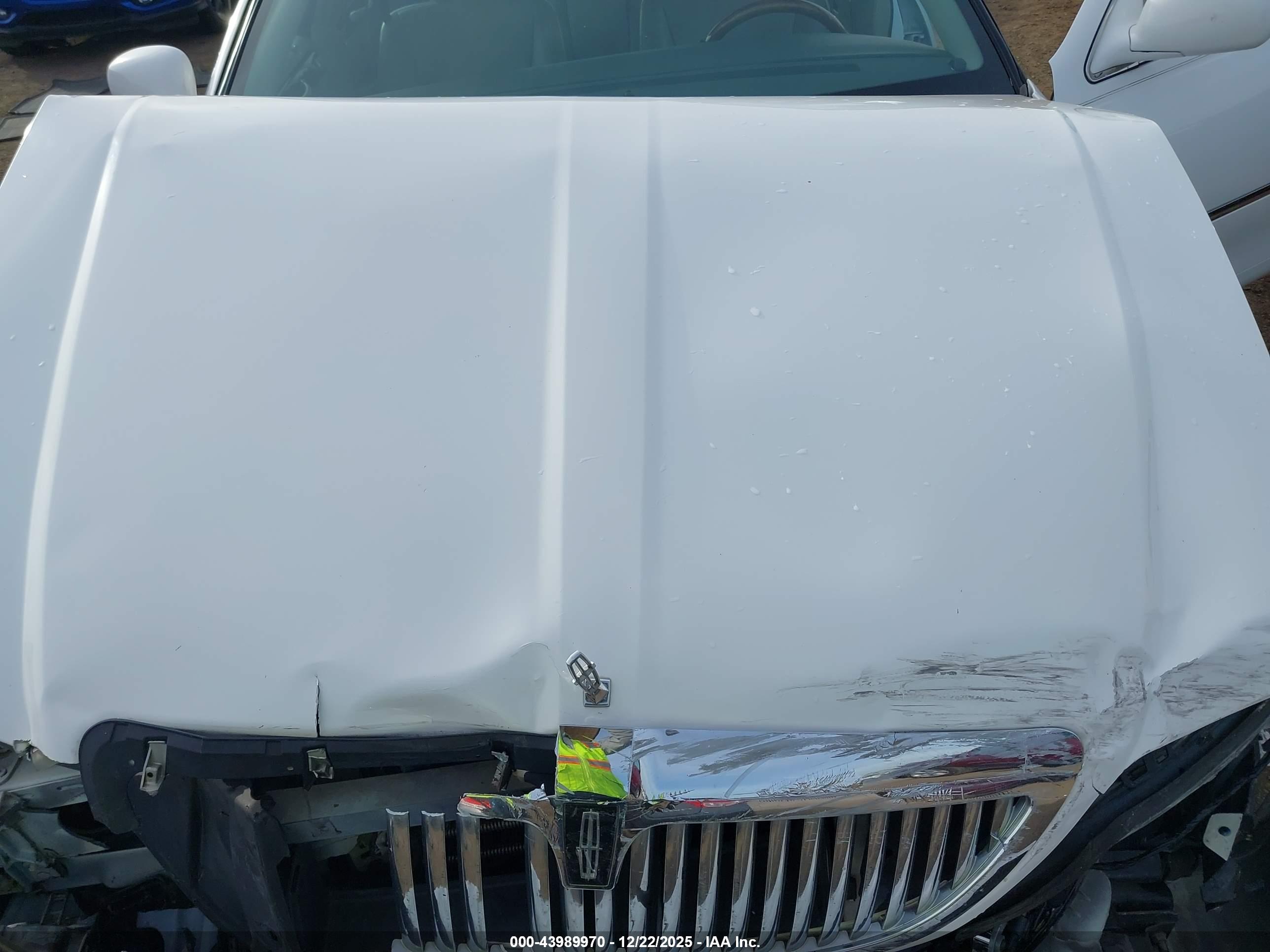 LINCOLN TOWN image 10
