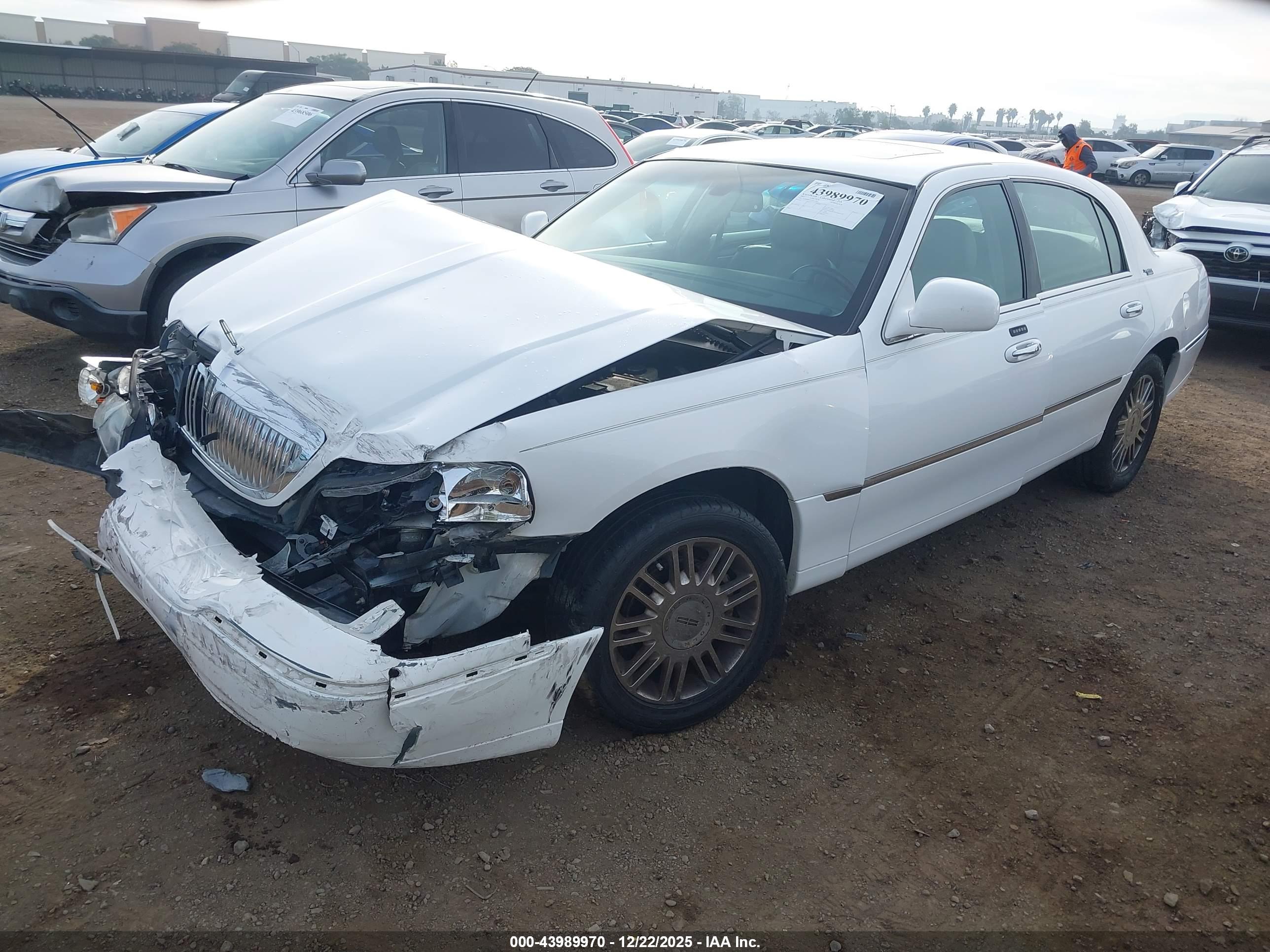 LINCOLN TOWN image 2