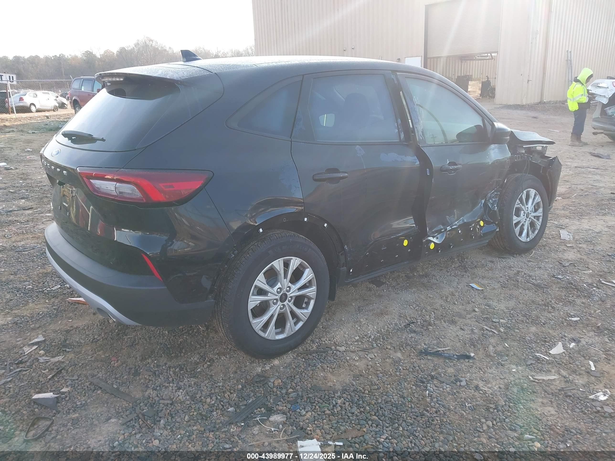 FORD ESCAPE image 4