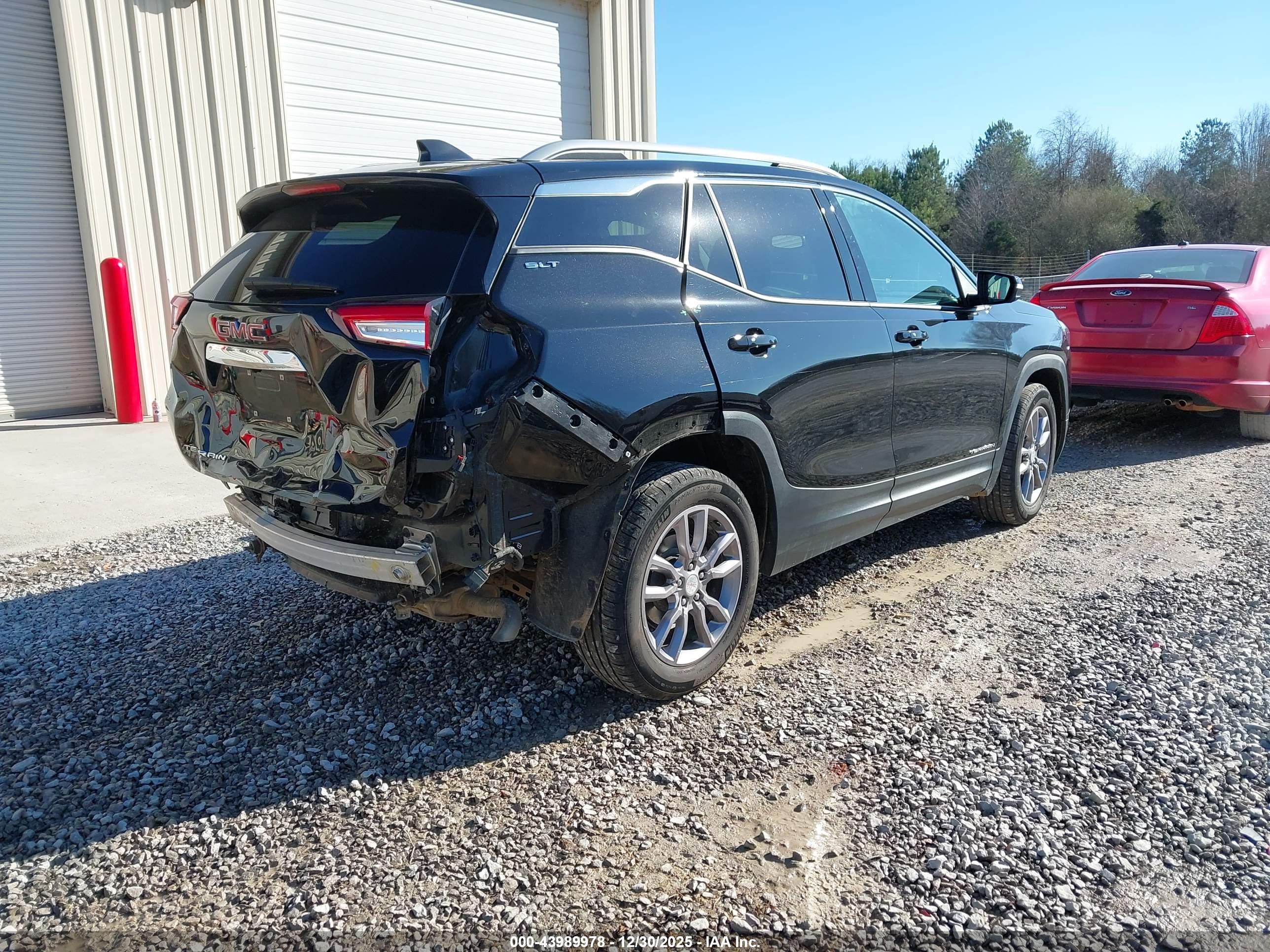 GMC TERRAIN image 4