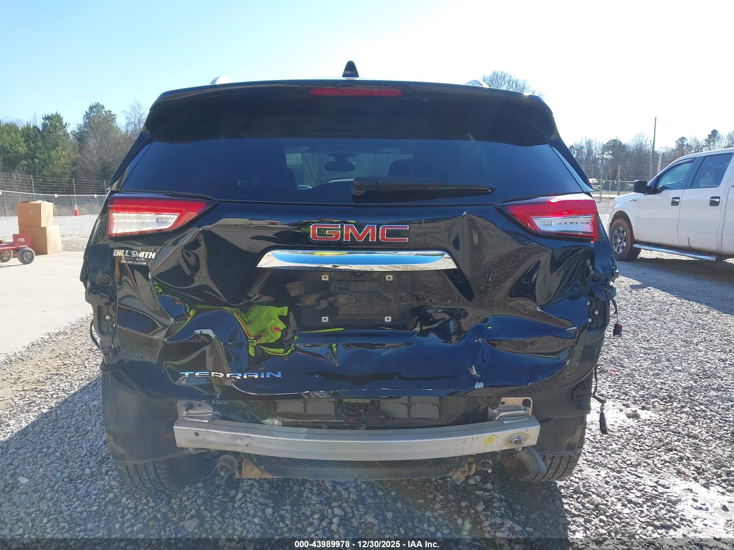 GMC TERRAIN image 6
