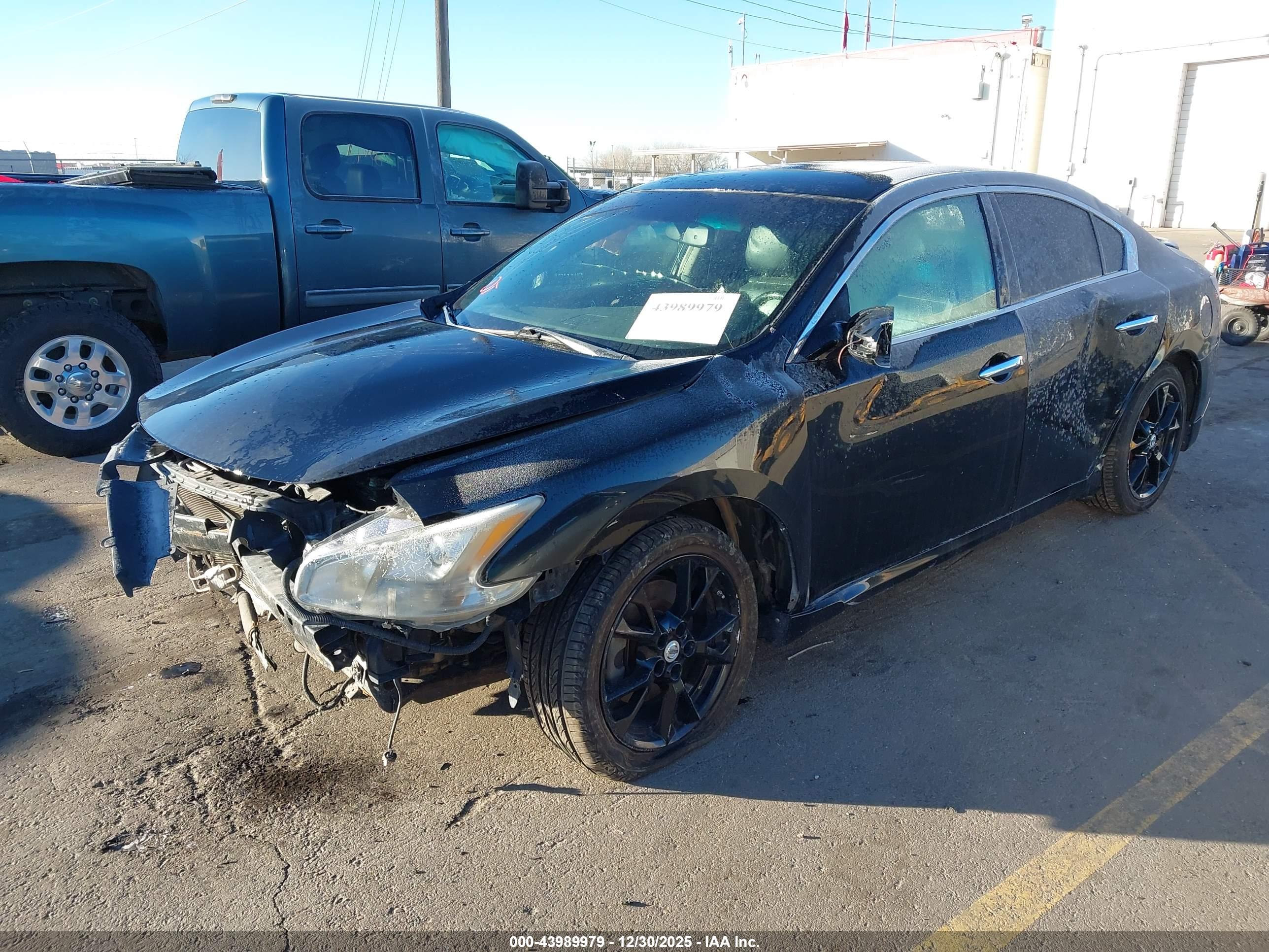 NISSAN MAXIMA image 2