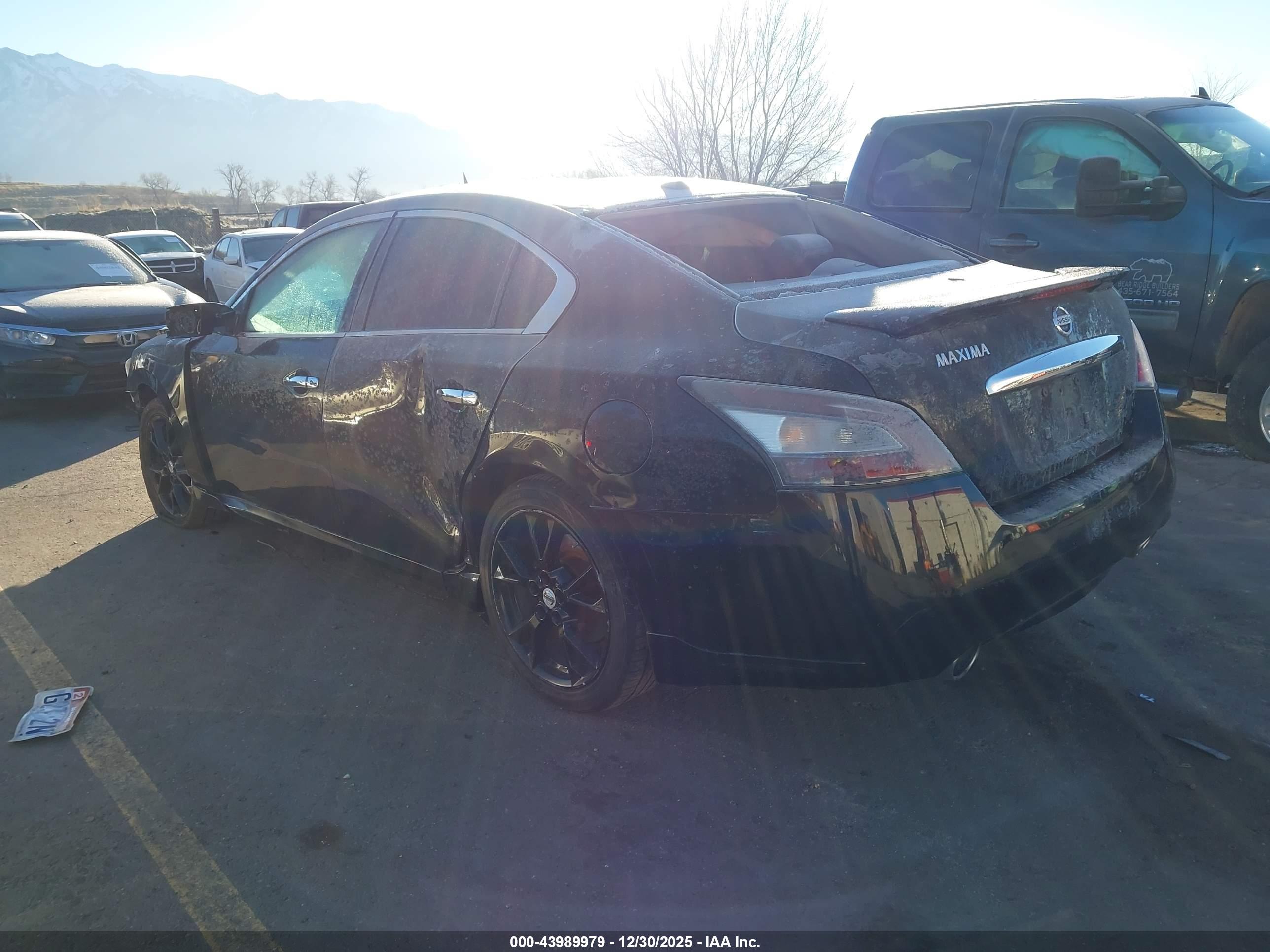 NISSAN MAXIMA image 3