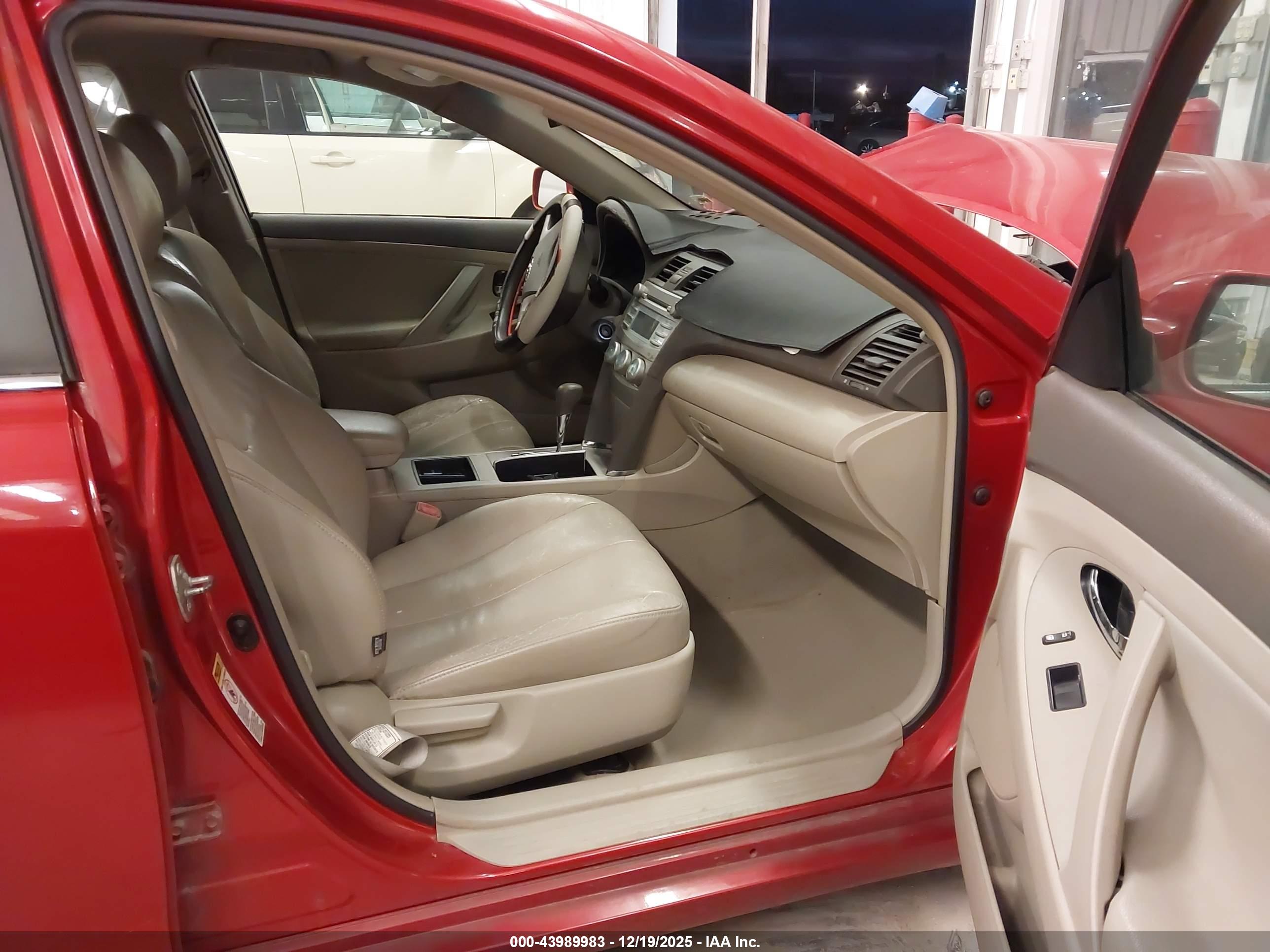 TOYOTA CAMRY image 5