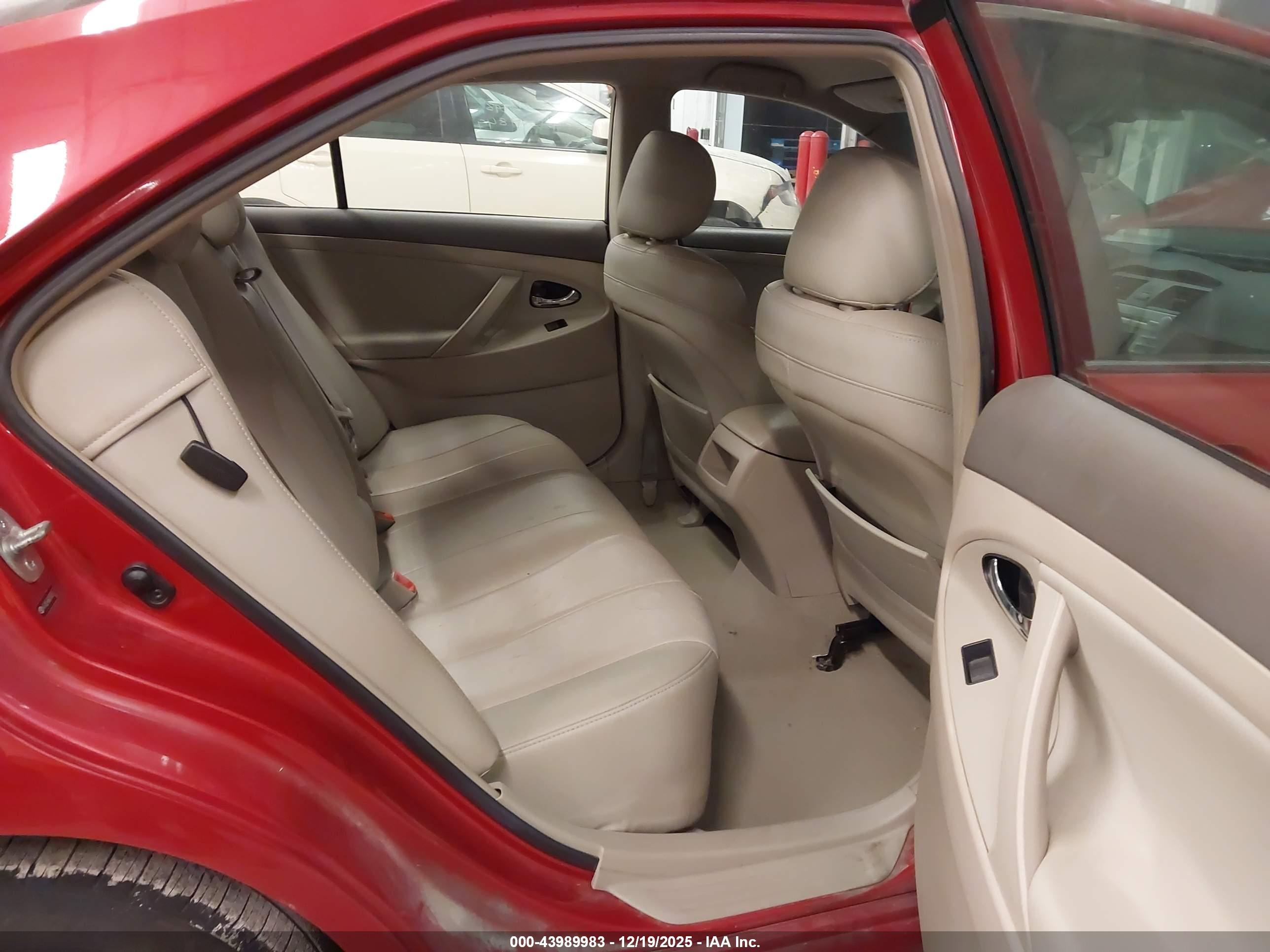 TOYOTA CAMRY image 8