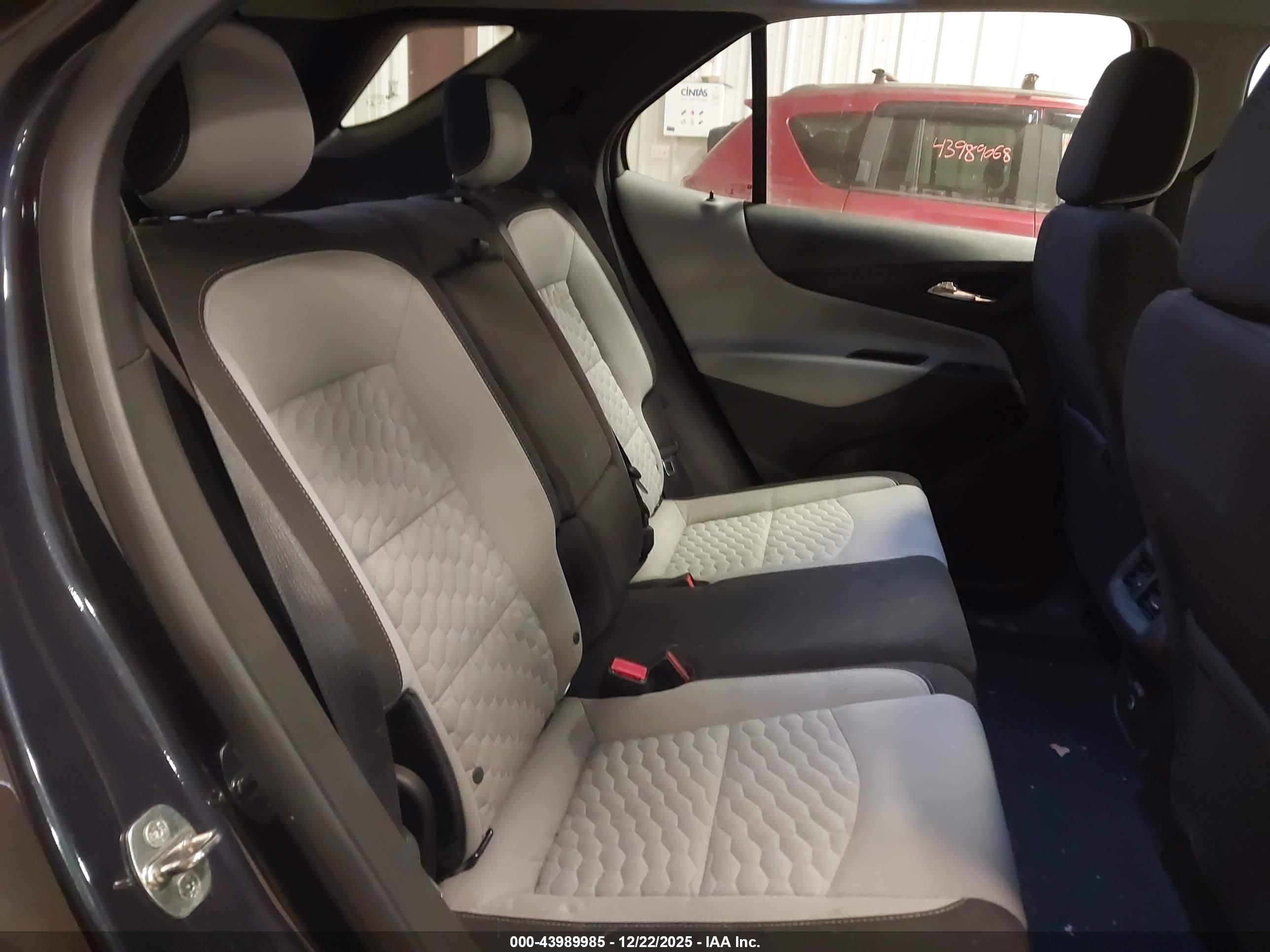 CHEVROLET EQUINOX image 8