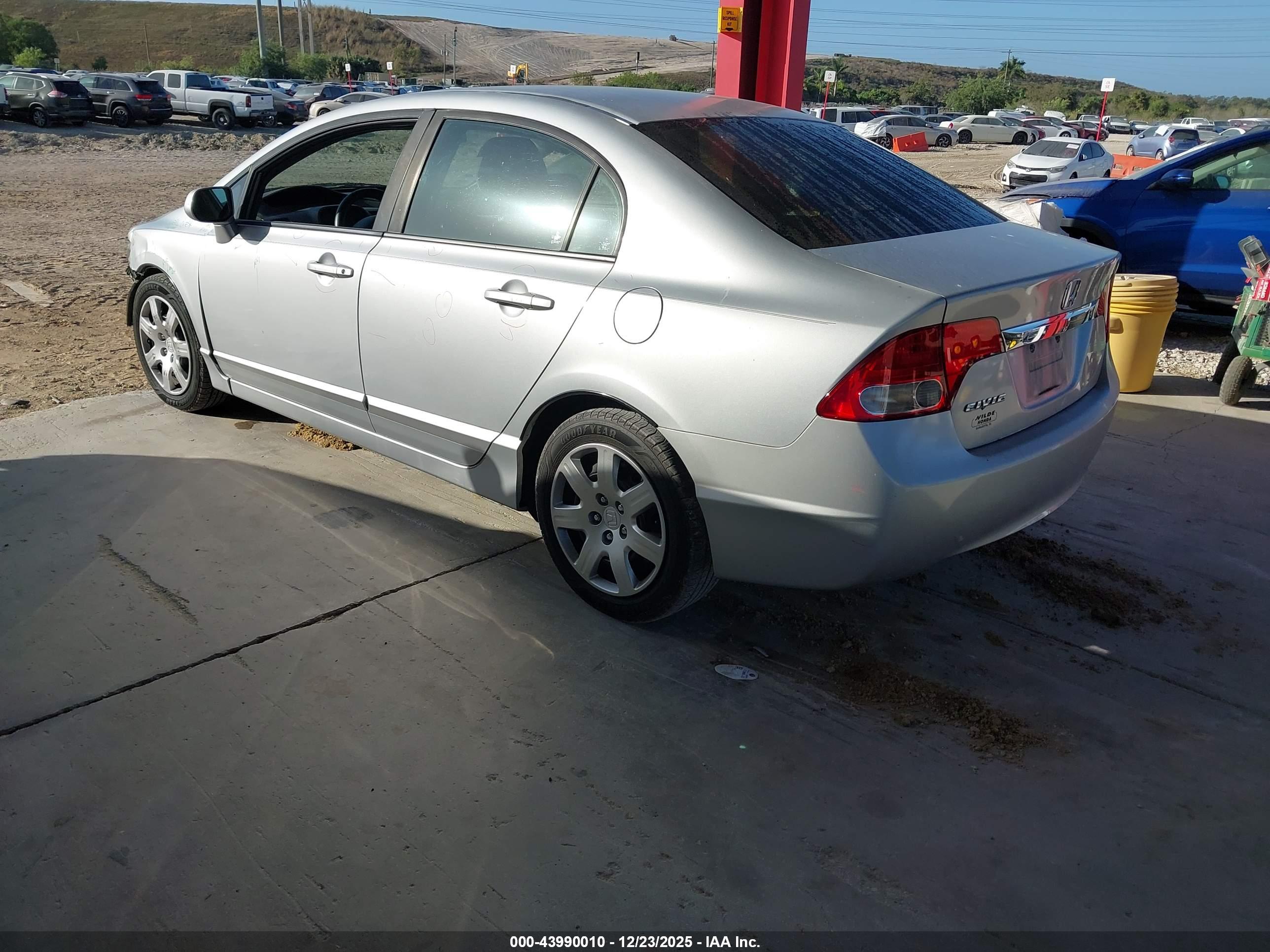 HONDA CIVIC image 3