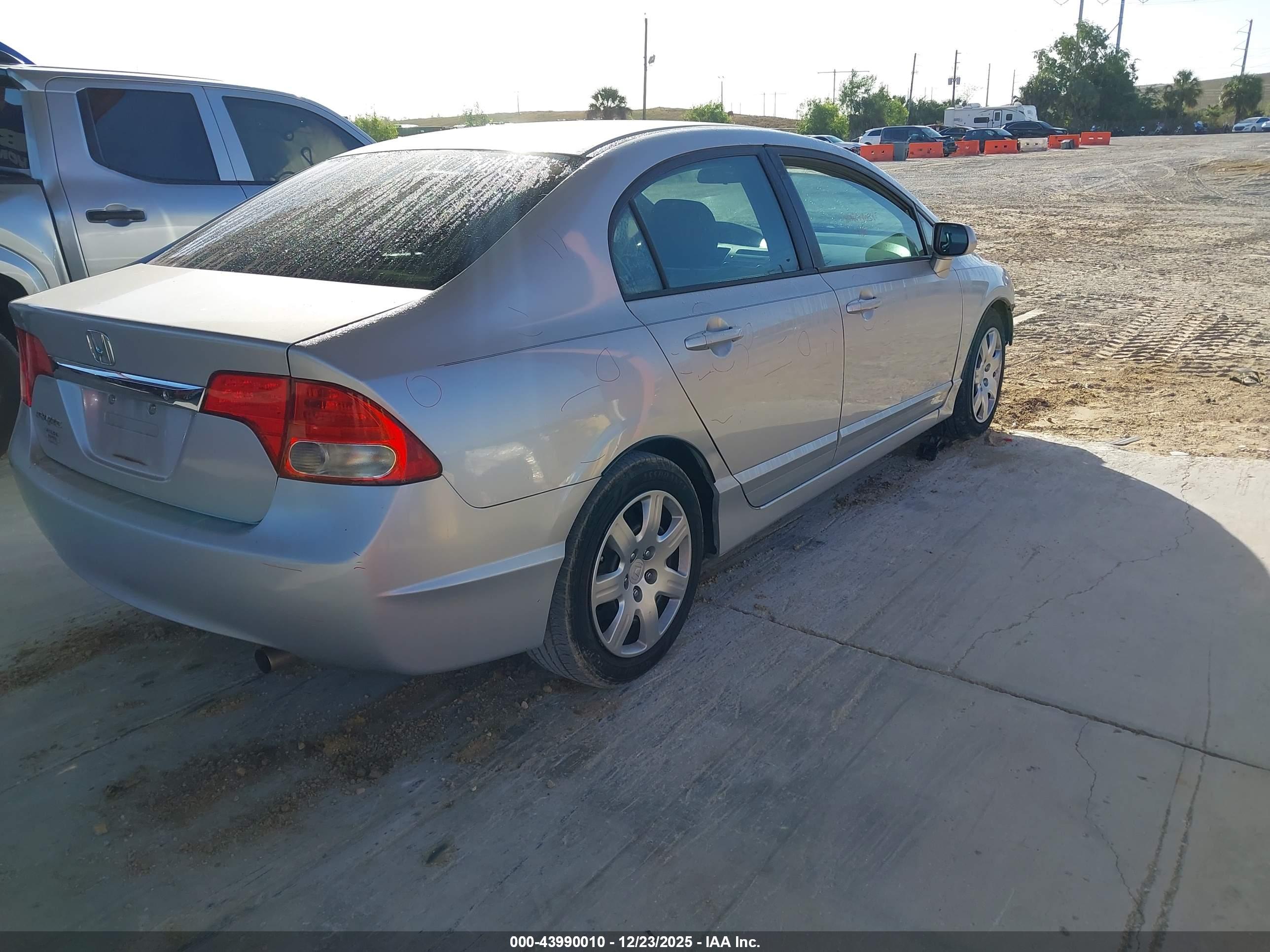HONDA CIVIC image 4