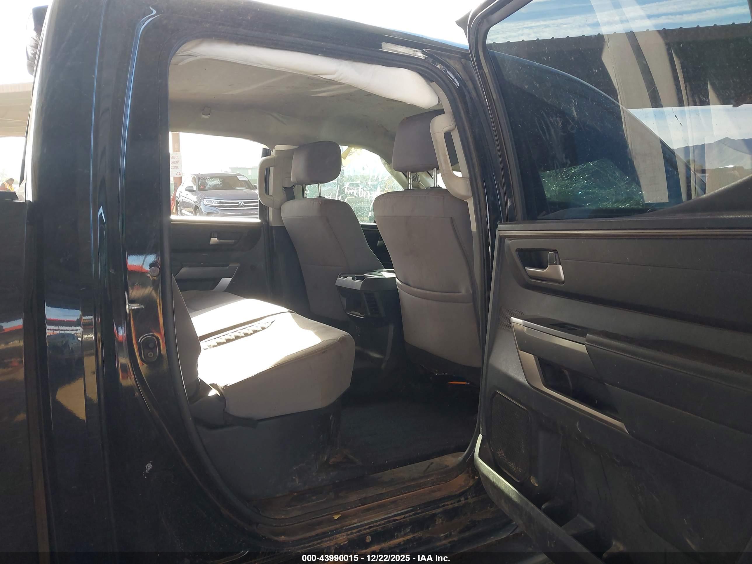TOYOTA TUNDRA image 8