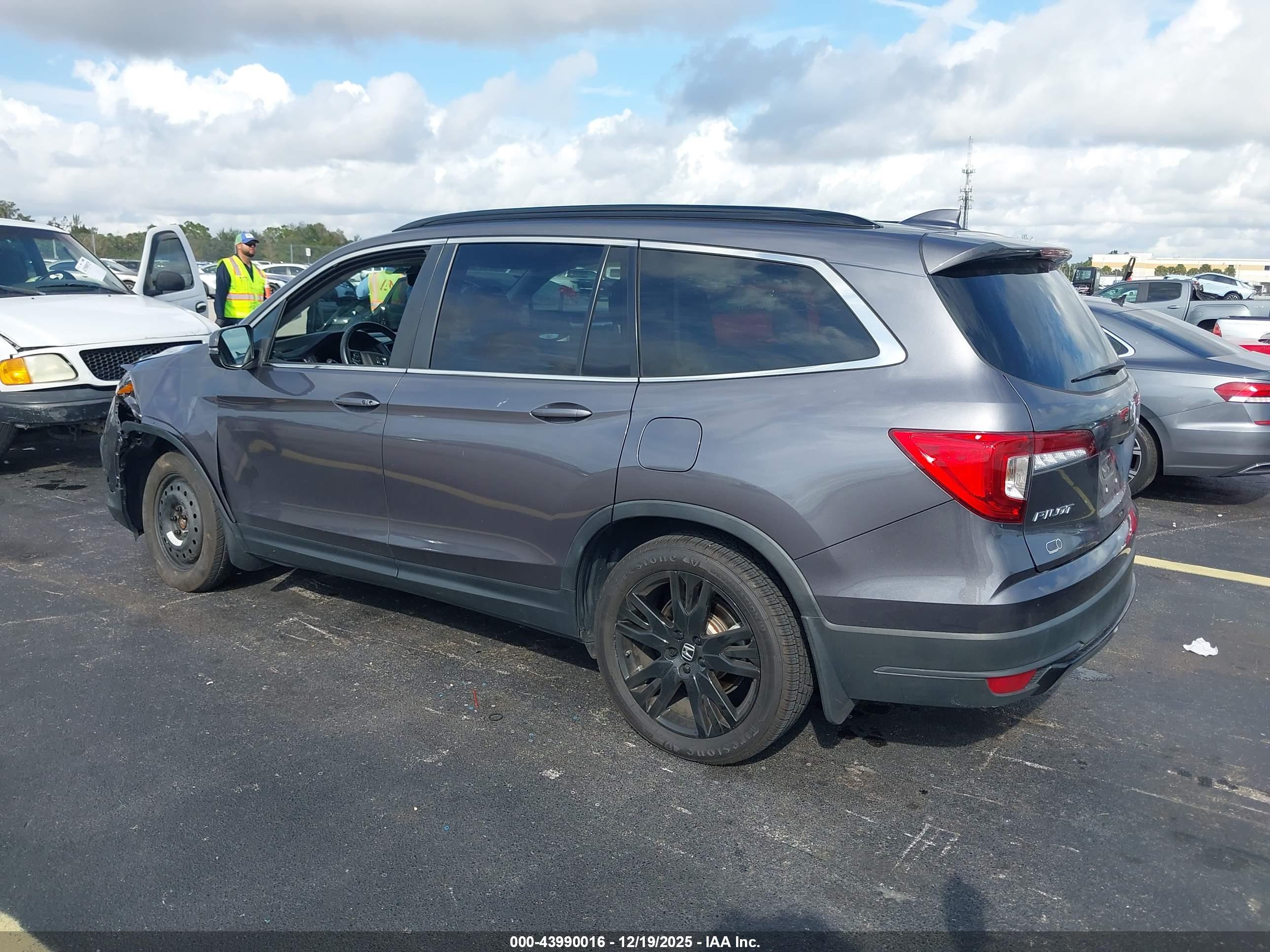 HONDA PILOT image 3
